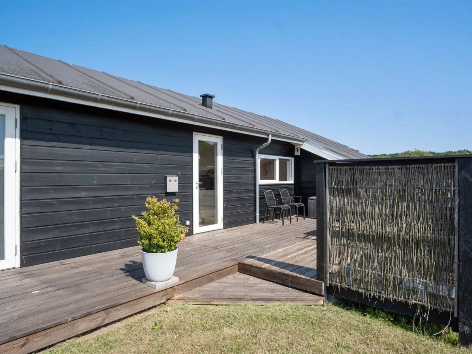 "Iorund" - 550m from the sea-Draußen