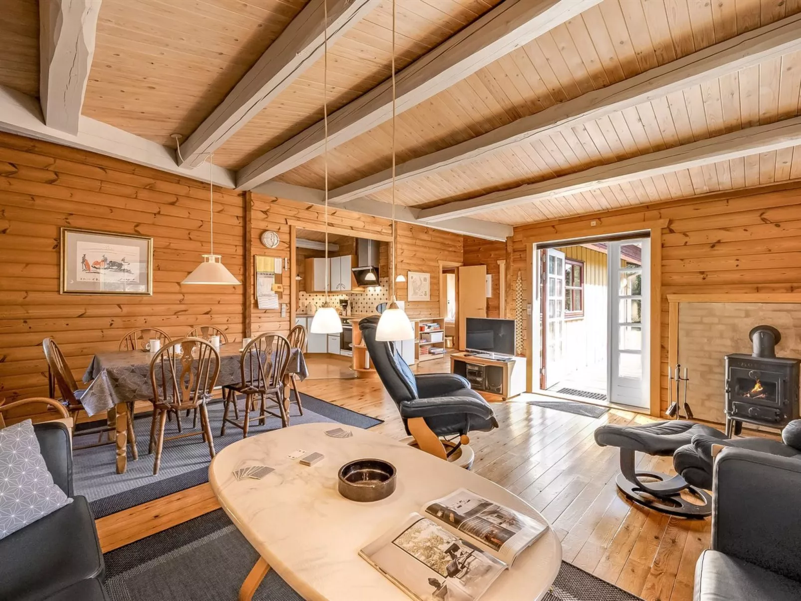 "Yaris" - 800m to the fjord-Inside