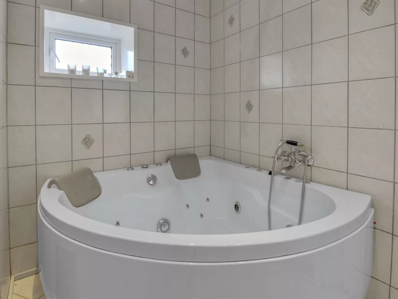 "Juuso" - 20km from the sea-Inside