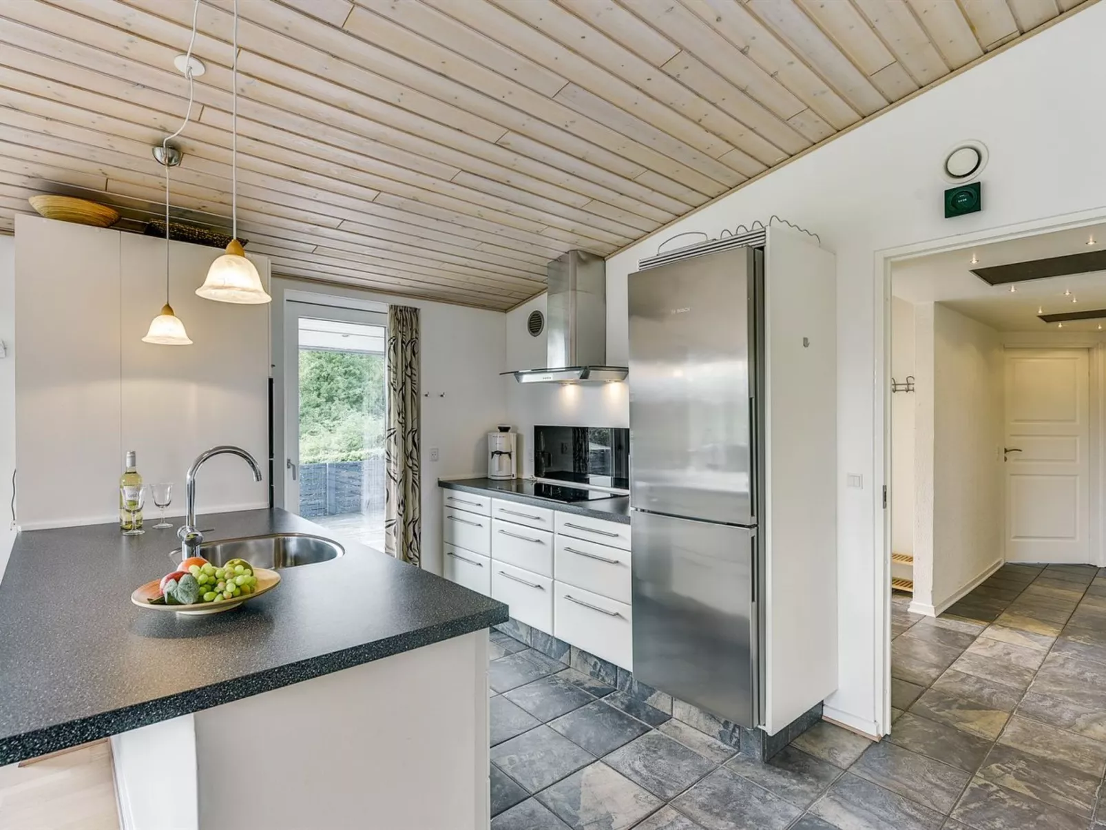 "Sylvelin" - 400m to the fjord-Inside