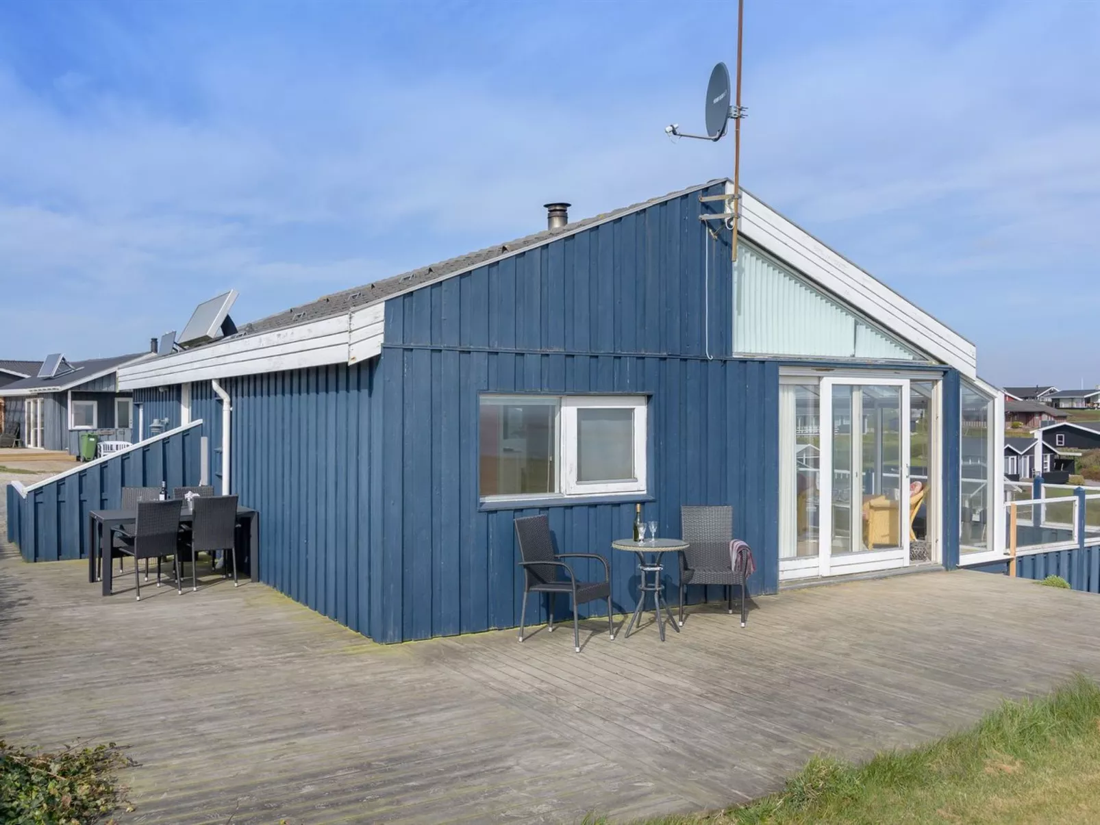 "Rajna" - 95m to the fjord-Outside