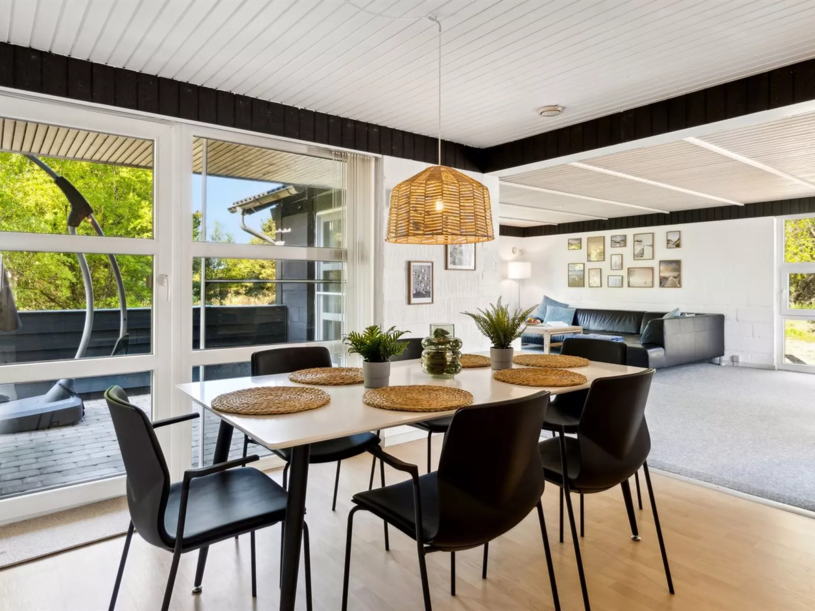 "Glenna" - 1.8km from the sea-Inside