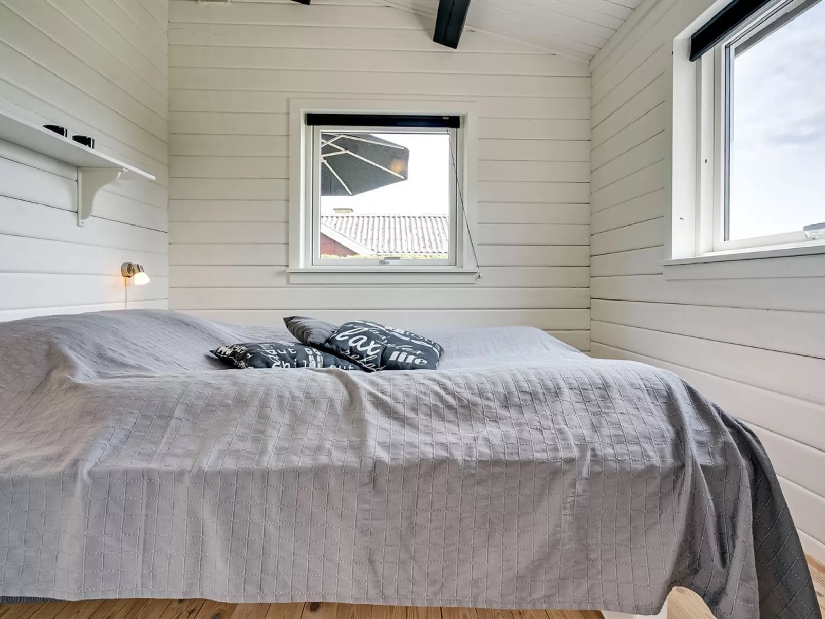 "Ølwir" - 400m to the fjord-Dedans