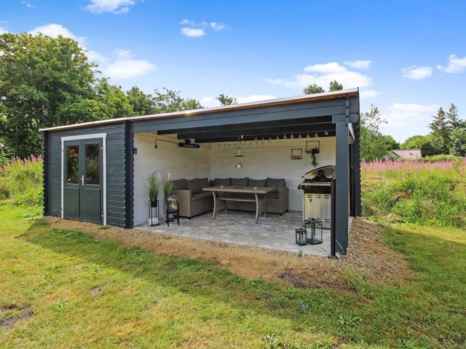 "Daina" - 400m to the fjord-Draußen