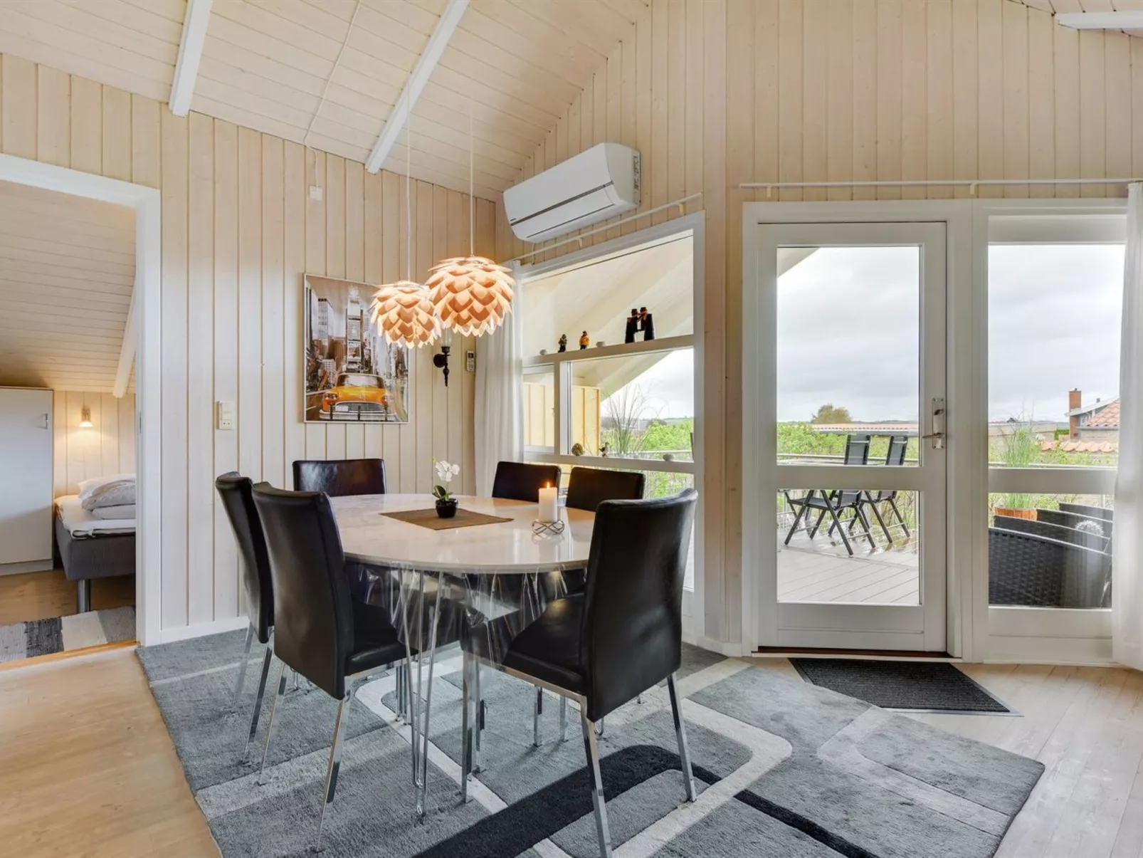 "Hwiting" - 200m from the sea-Inside