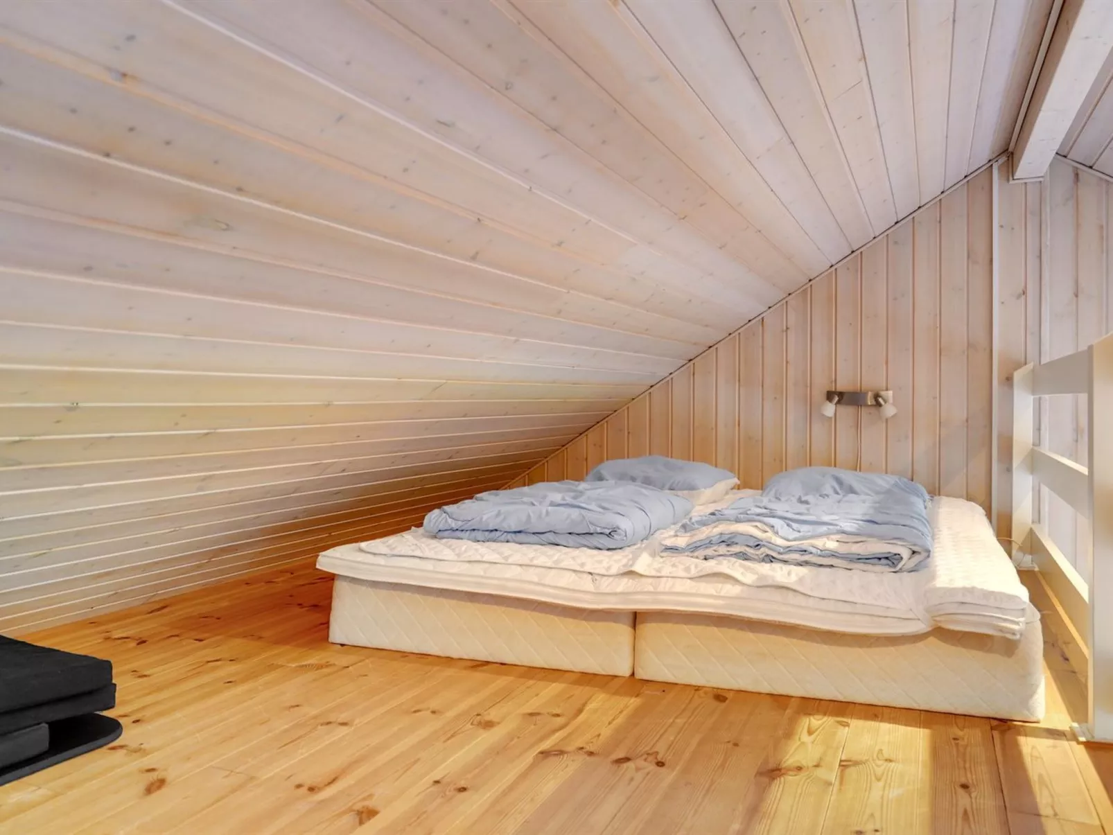 "Nine" - 200m from the sea-Inside