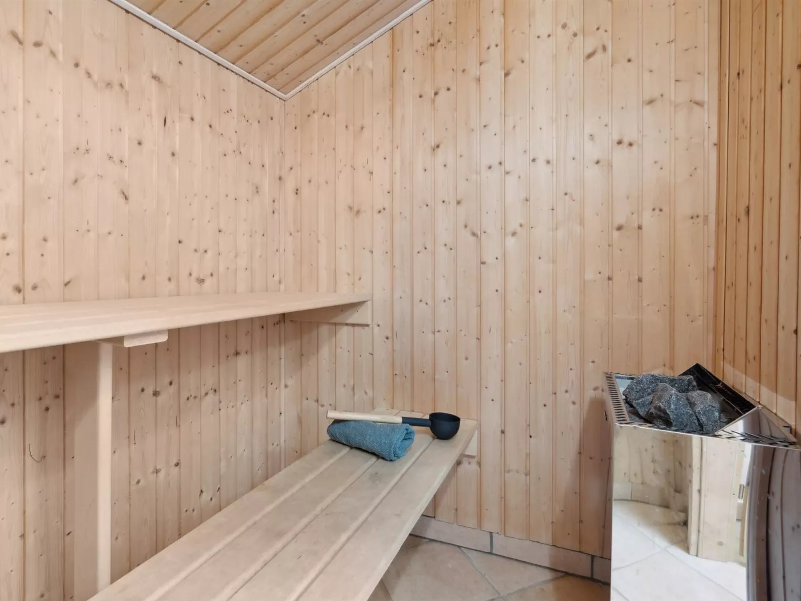 "Amanda" - 30km from the sea-Inside