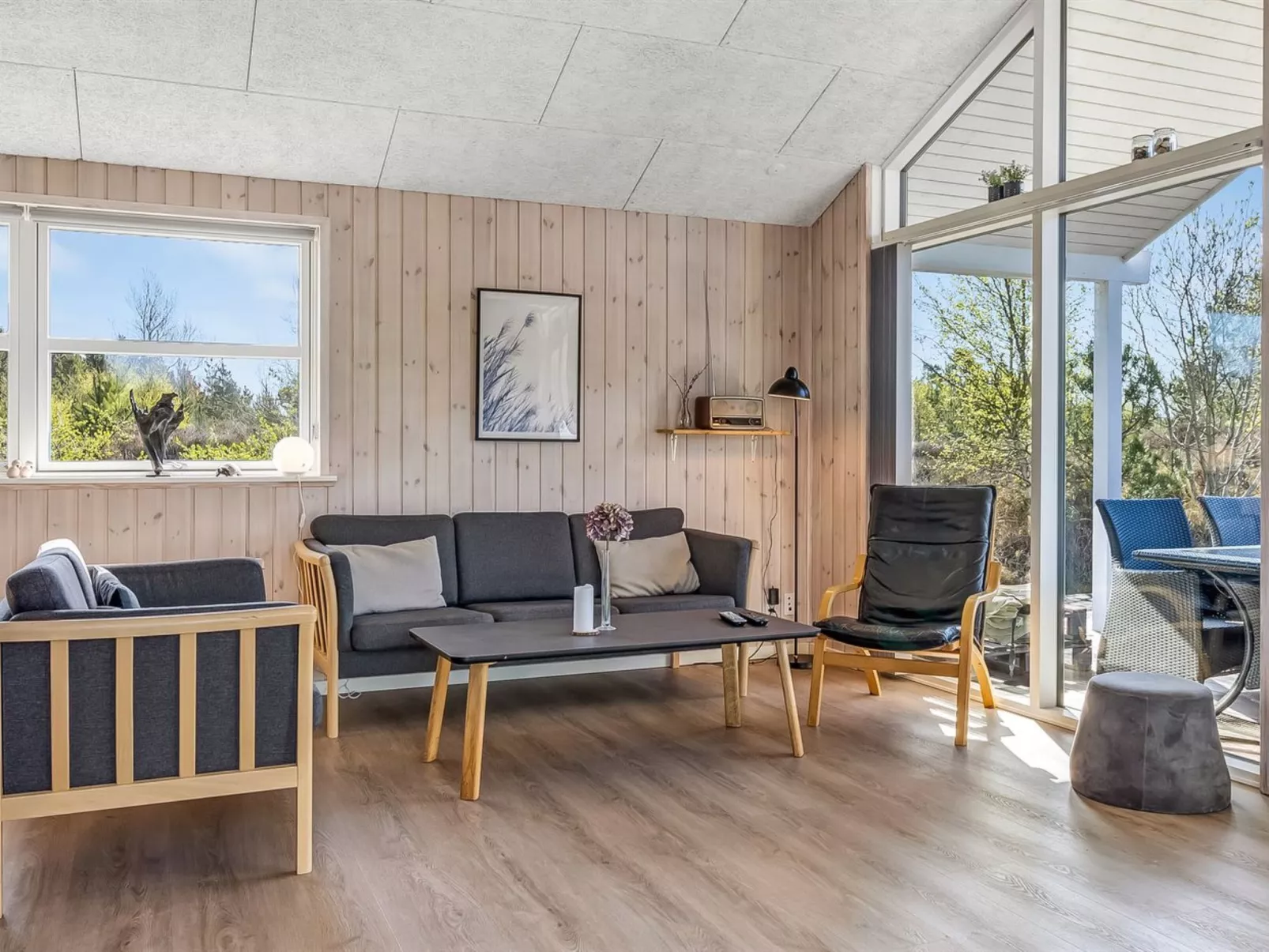 "Minke" - 2.2km from the sea-Inside