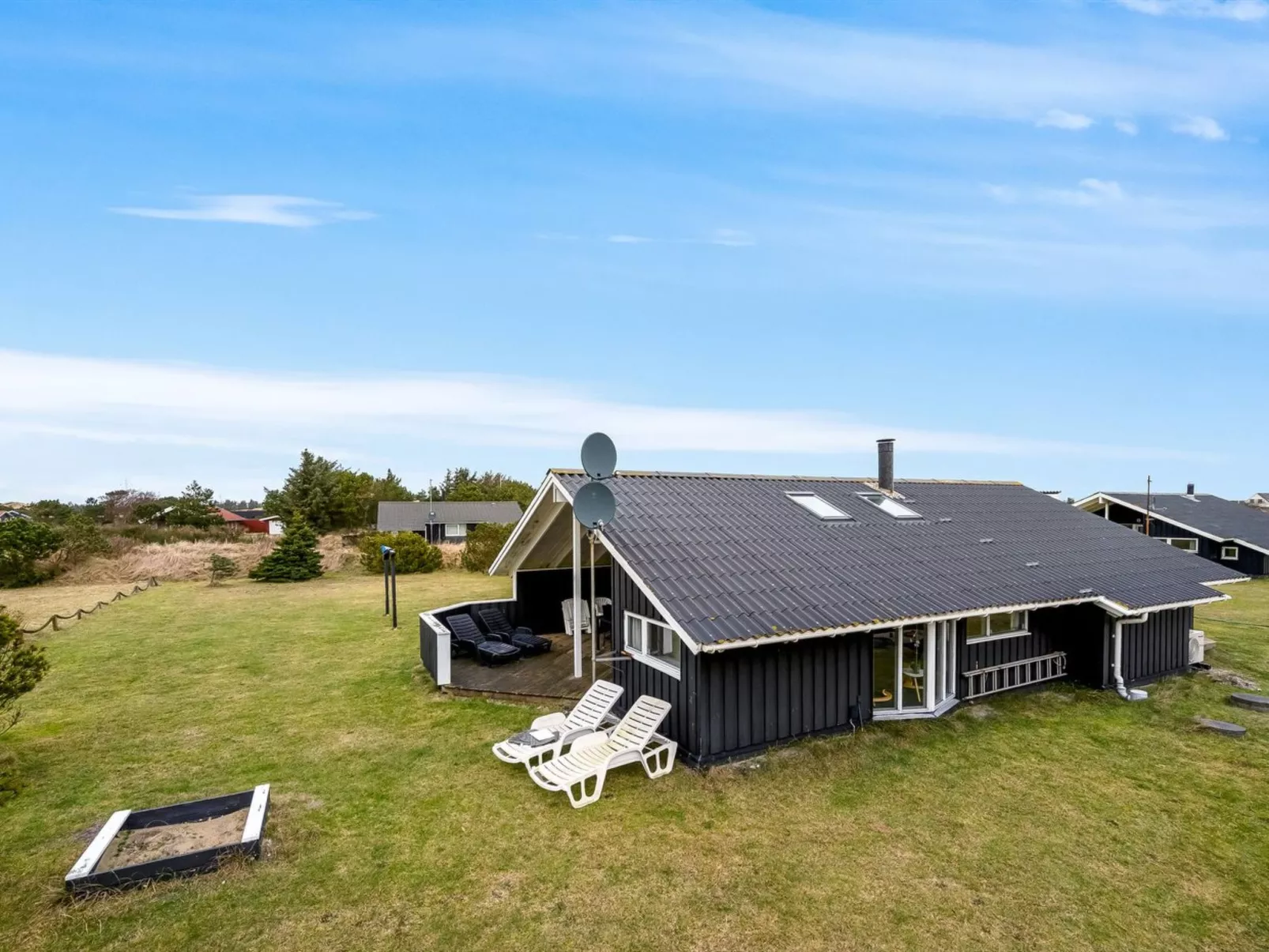 "Marisol" - 600m to the fjord-Outside