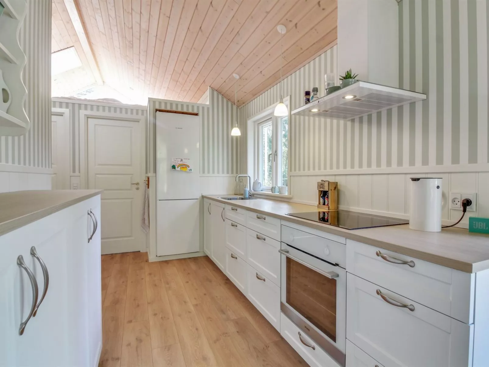 "Santtu" - 600m from the sea-Dedans