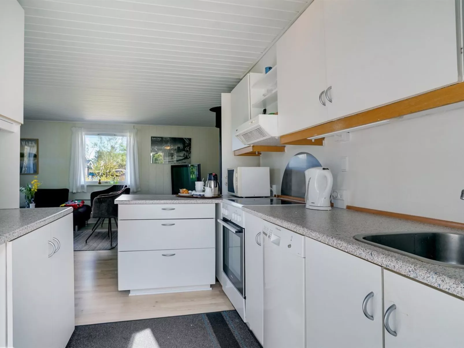 "Akira" - 500m to the fjord-Drinnen