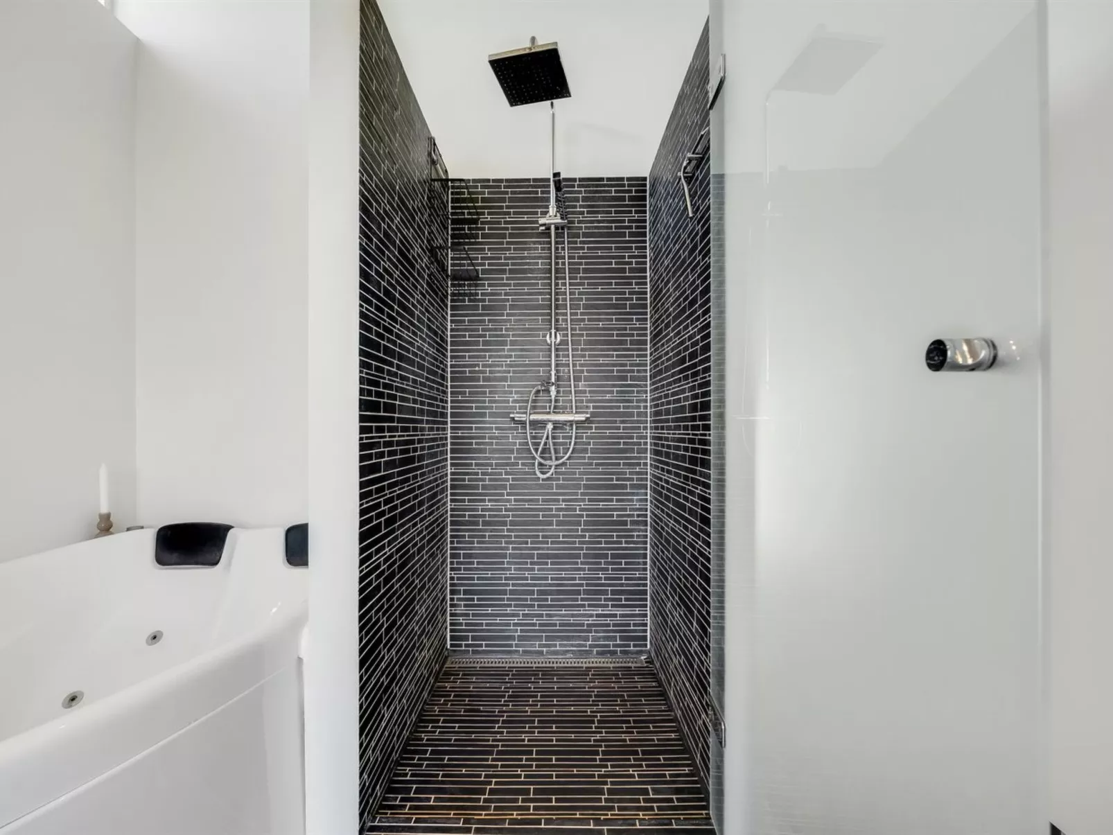 "Antonie" - 95m from the sea-Drinnen