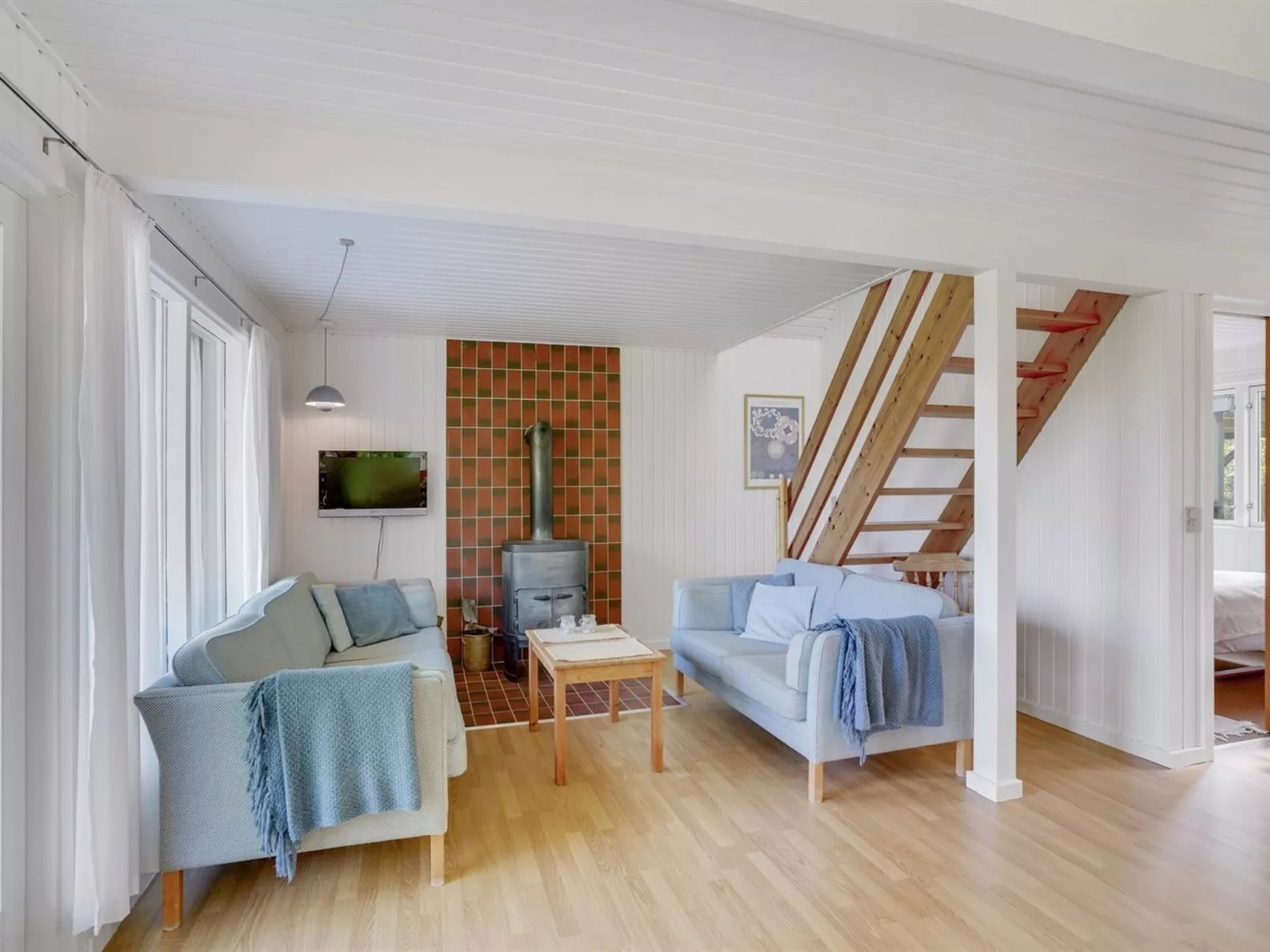 "Thina" - 750m to the fjord-Inside