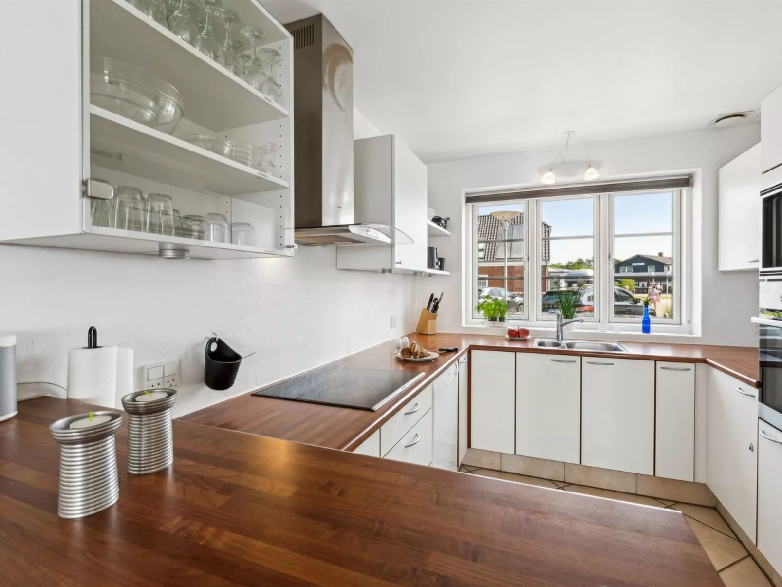 "Langsom" - 100m from the sea-Dedans