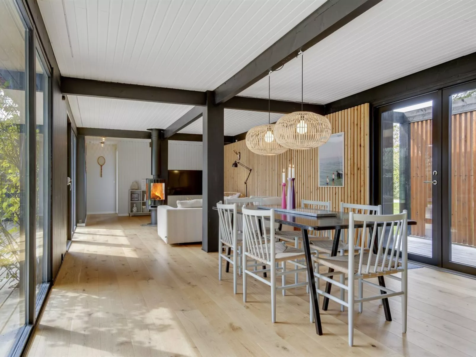 "Hævnir" - 1km from the sea-Dedans