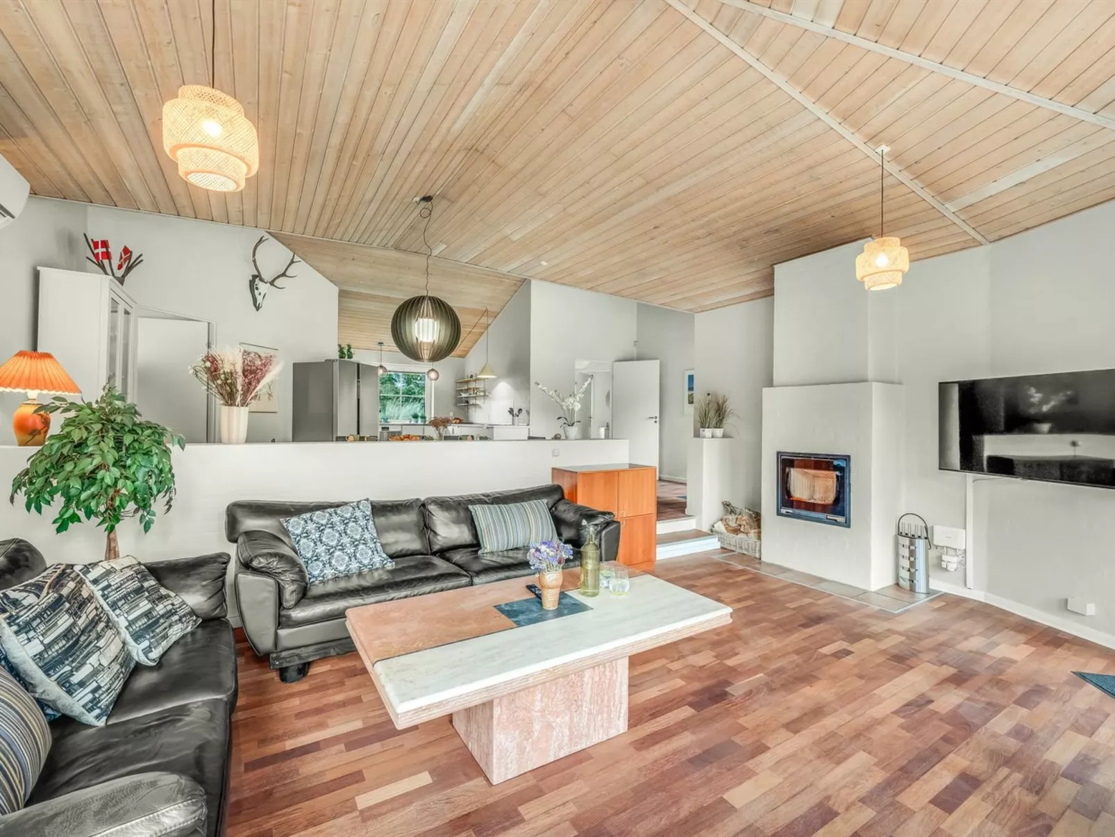 "Ingmund" - 2km from the sea-Inside