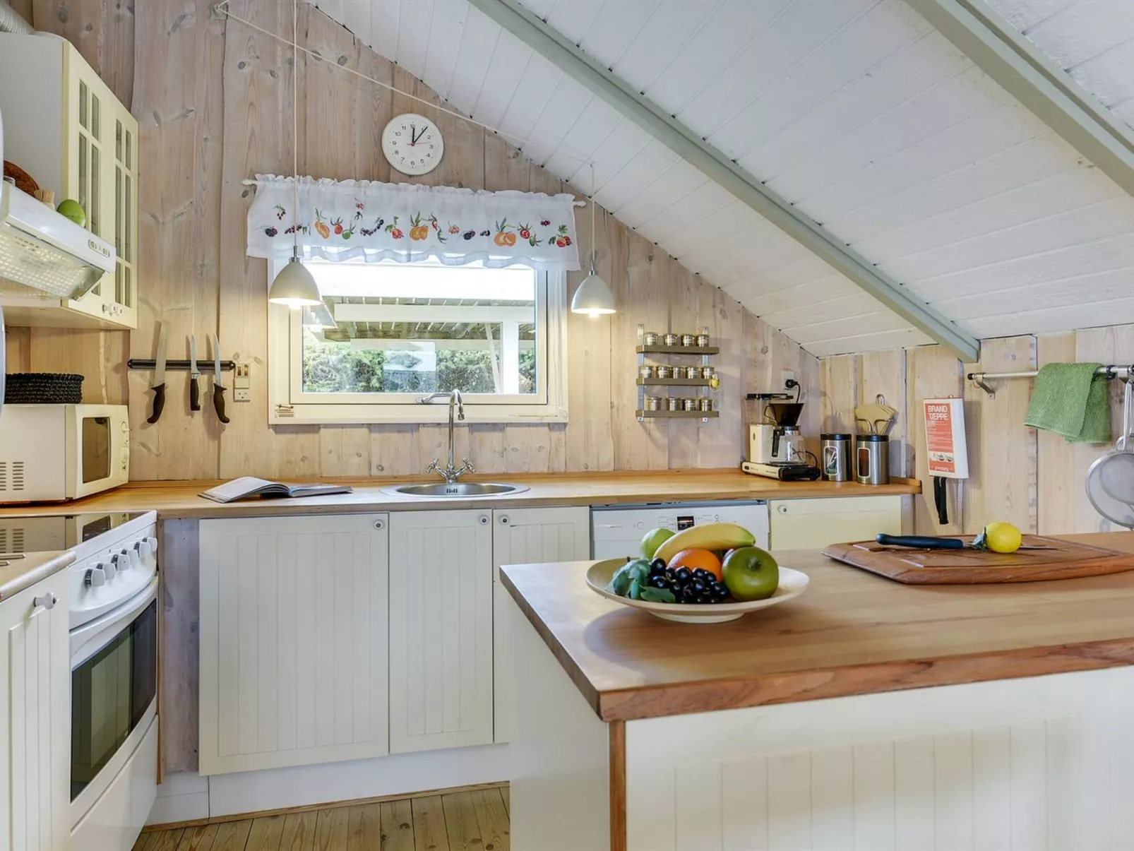 "Hjalmine" - 250m from the sea-Inside