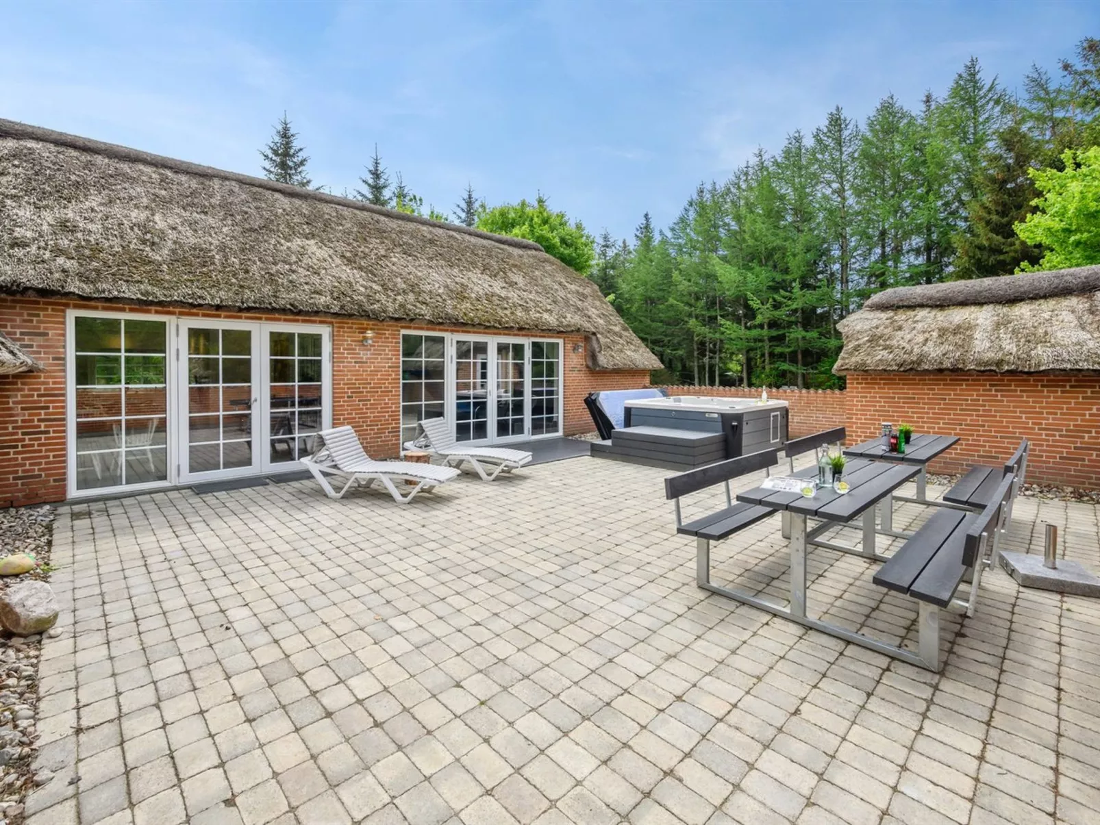 "Erla" - 2.3km from the sea-Outside