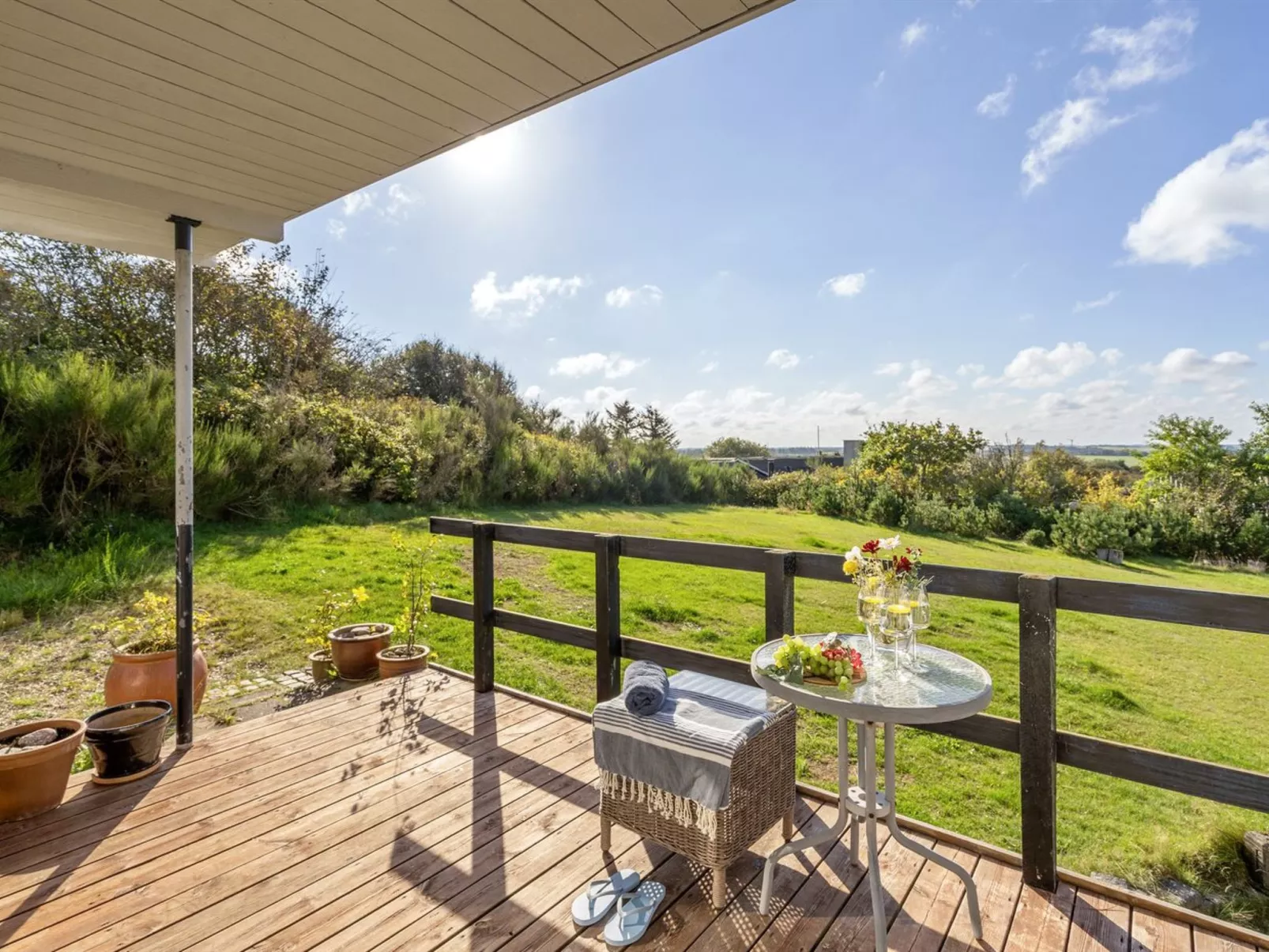 "Tomine" - 500m to the fjord-Outside