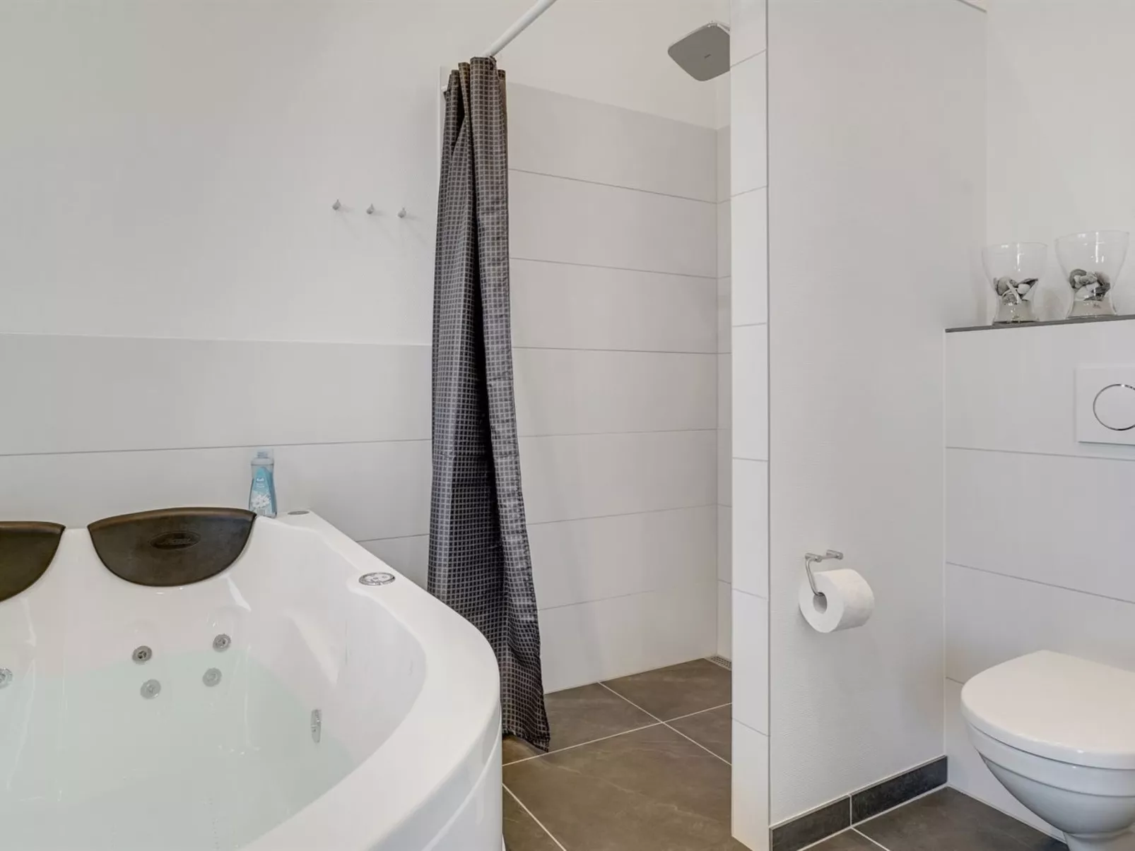 "Erk" - 700m from the sea-Inside