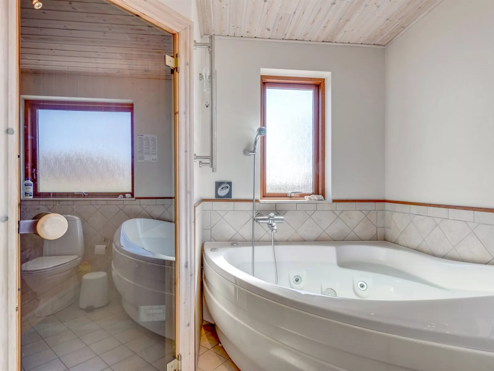 "Arngrim" - 100m from the sea-Inside