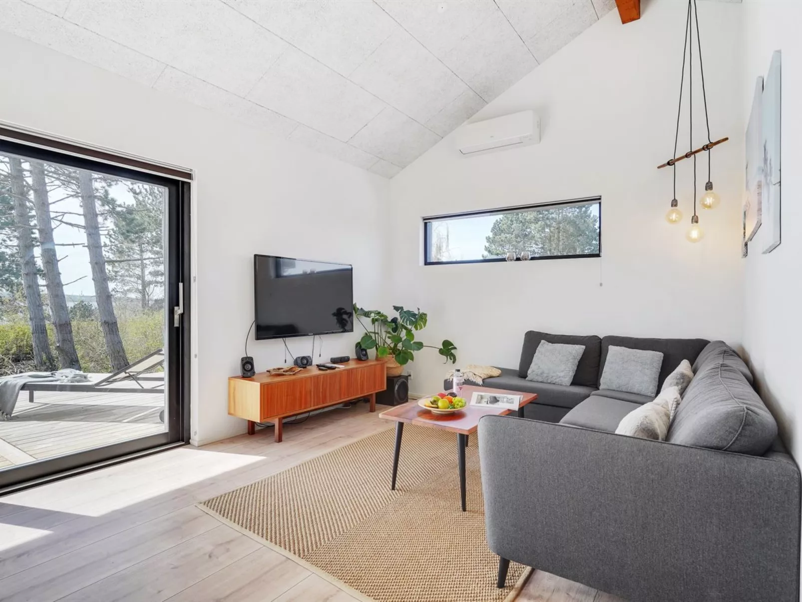 "Haley" - 150m from the sea-Dedans