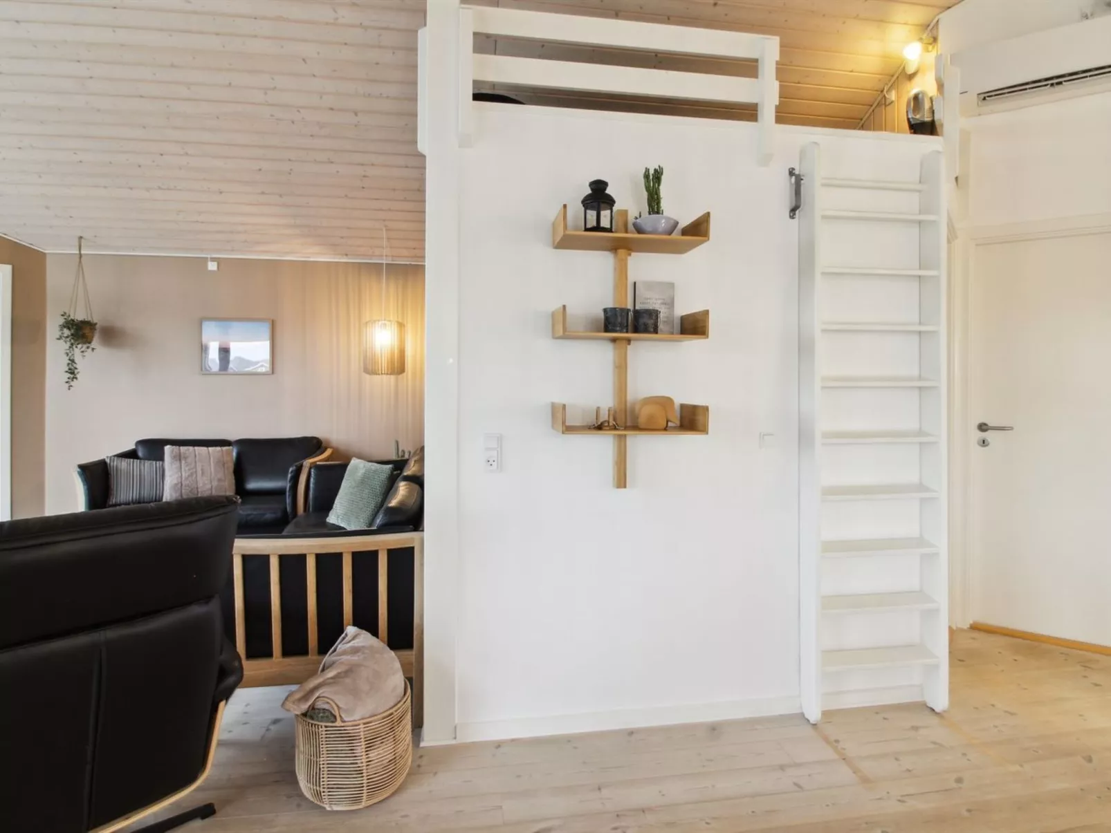 "Tiane" - 800m from the sea-Inside