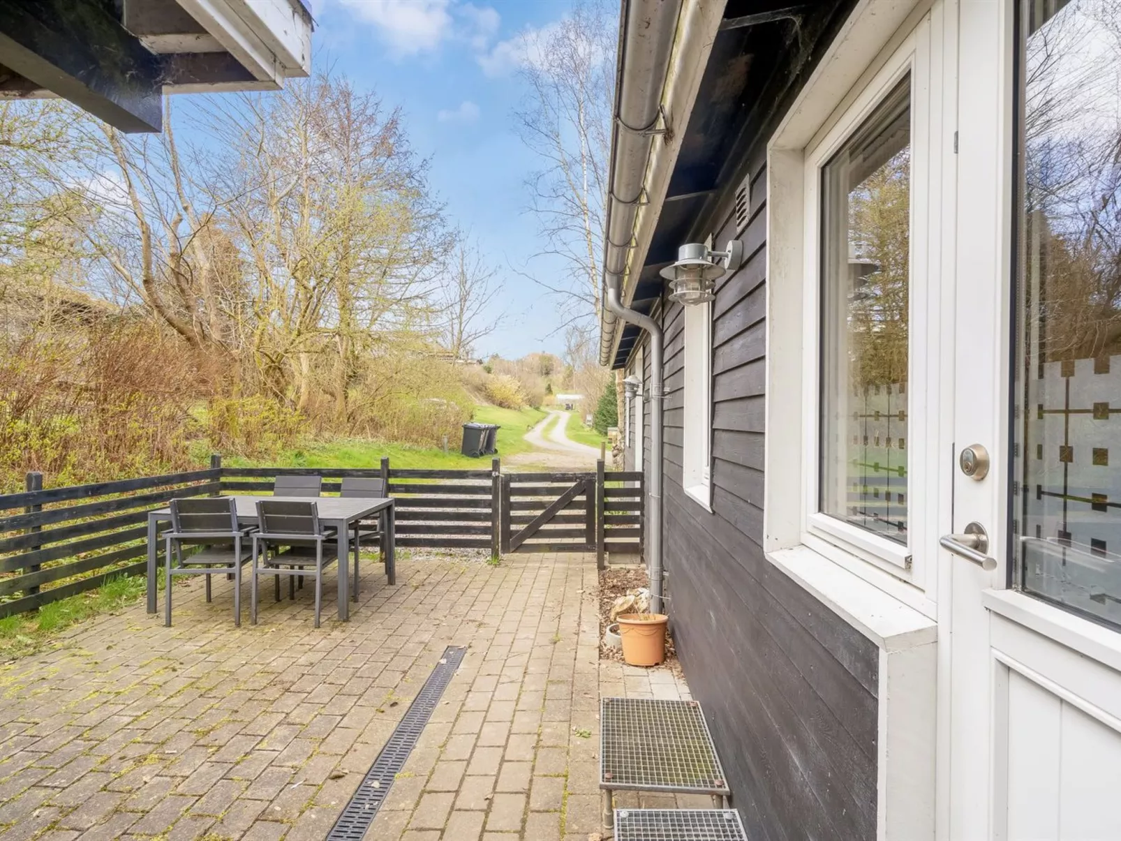 "Self" - 400m to the fjord-Outside