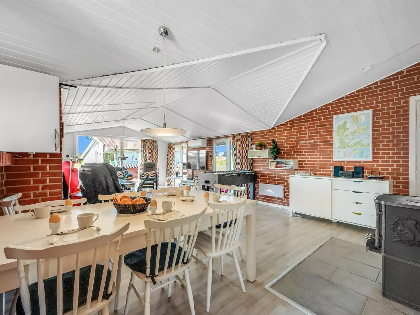 "Fia" -  from the sea-Drinnen