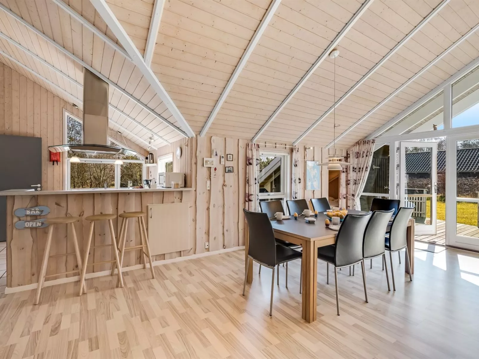 "Germaine" - 1.2km from the sea-Inside