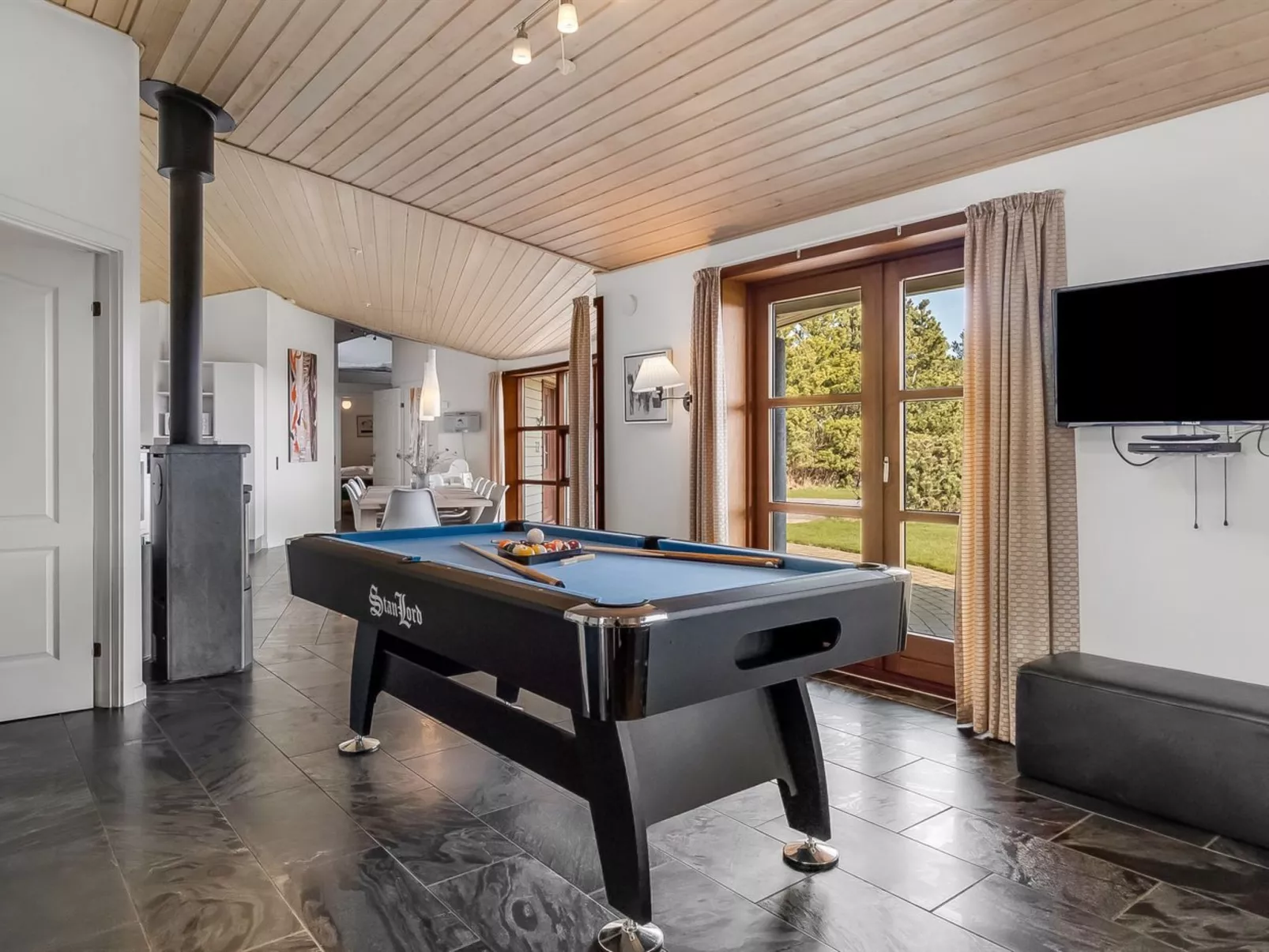 "Amundi" - 3.8km from the sea-Inside