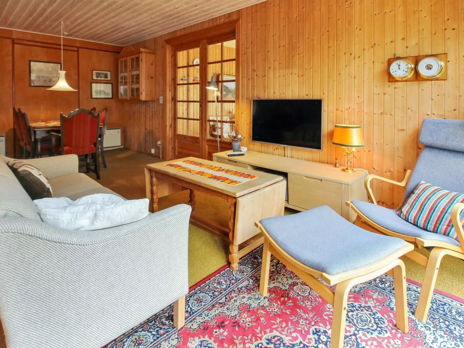 "Redward" - 1km from the sea-Drinnen