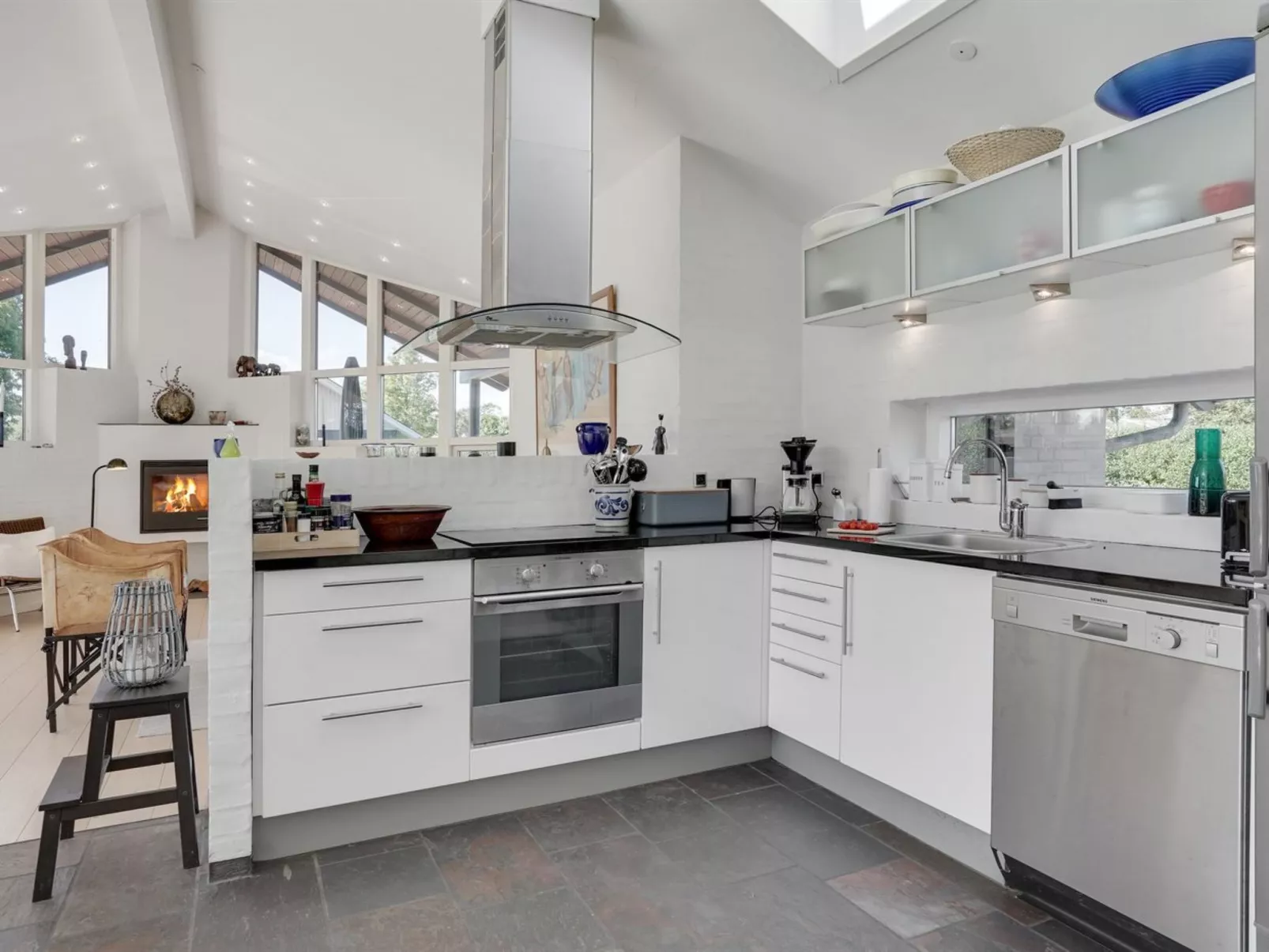 "Angelarij" -  from the sea-Drinnen