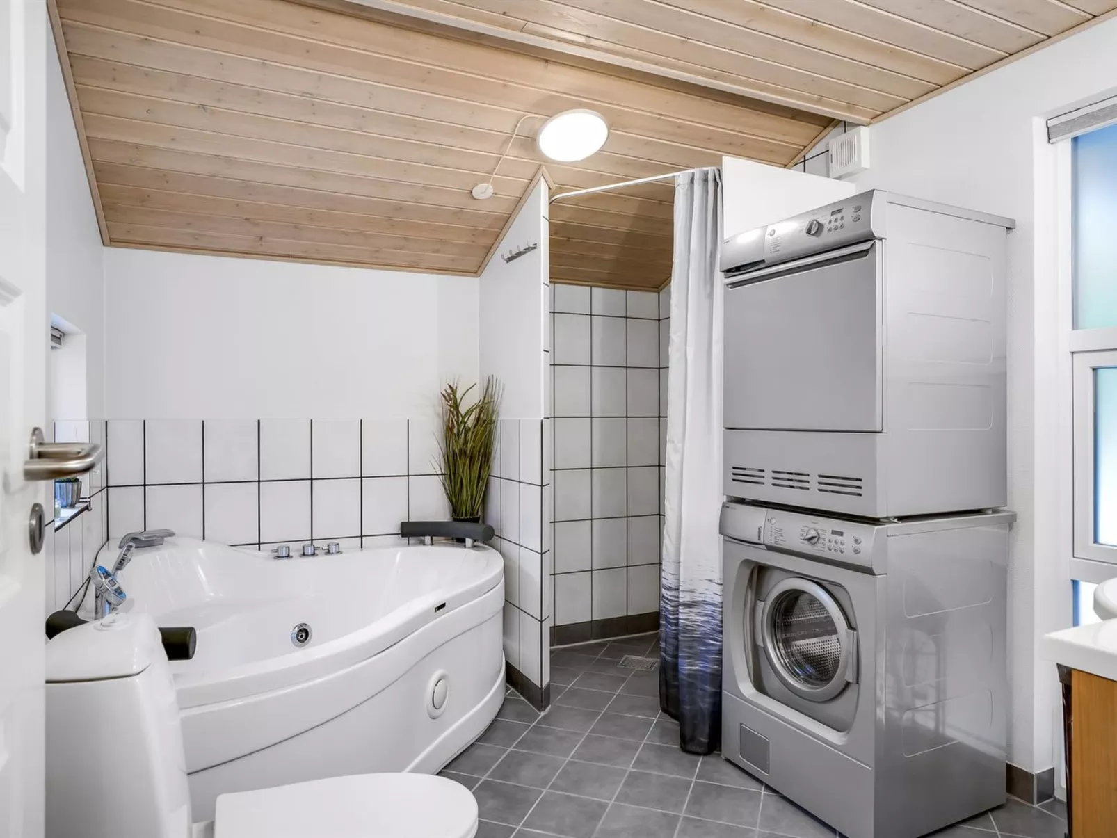 "Yorrit" - 500m to the fjord-Inside