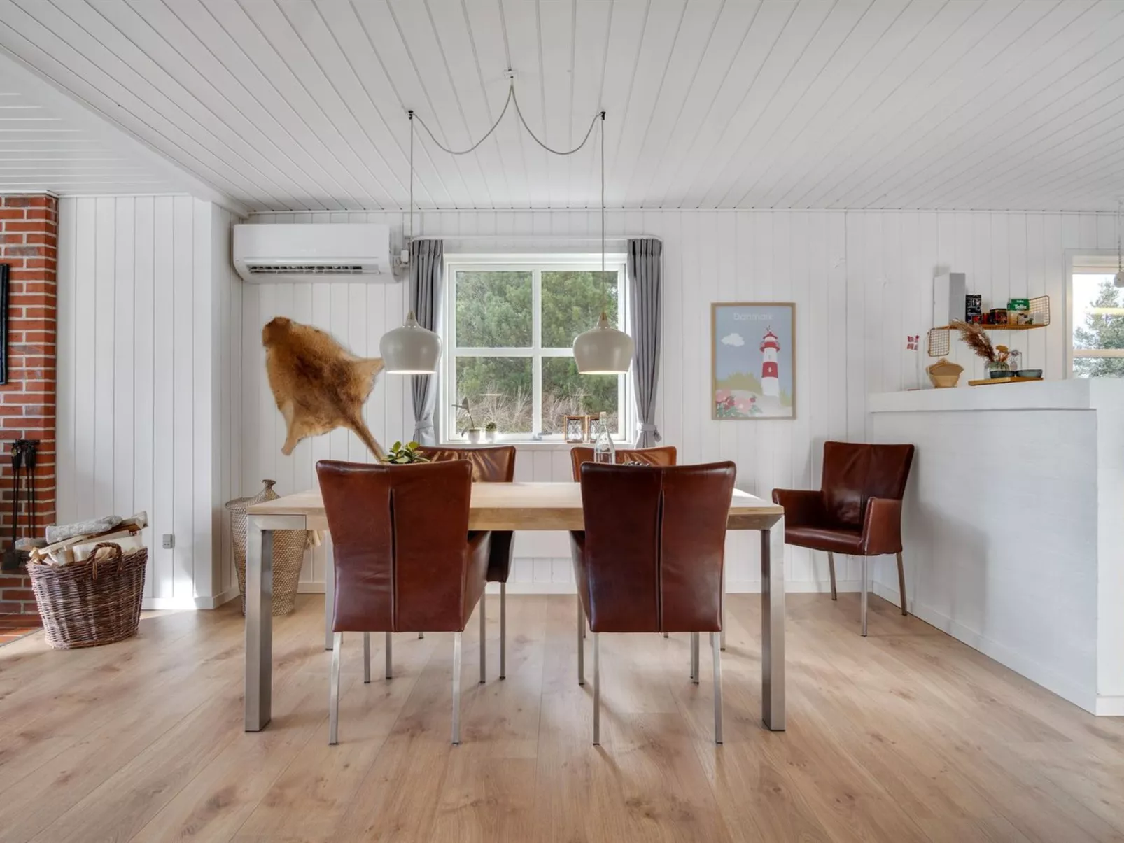 "Harpa" - 2.5km from the sea-Dedans