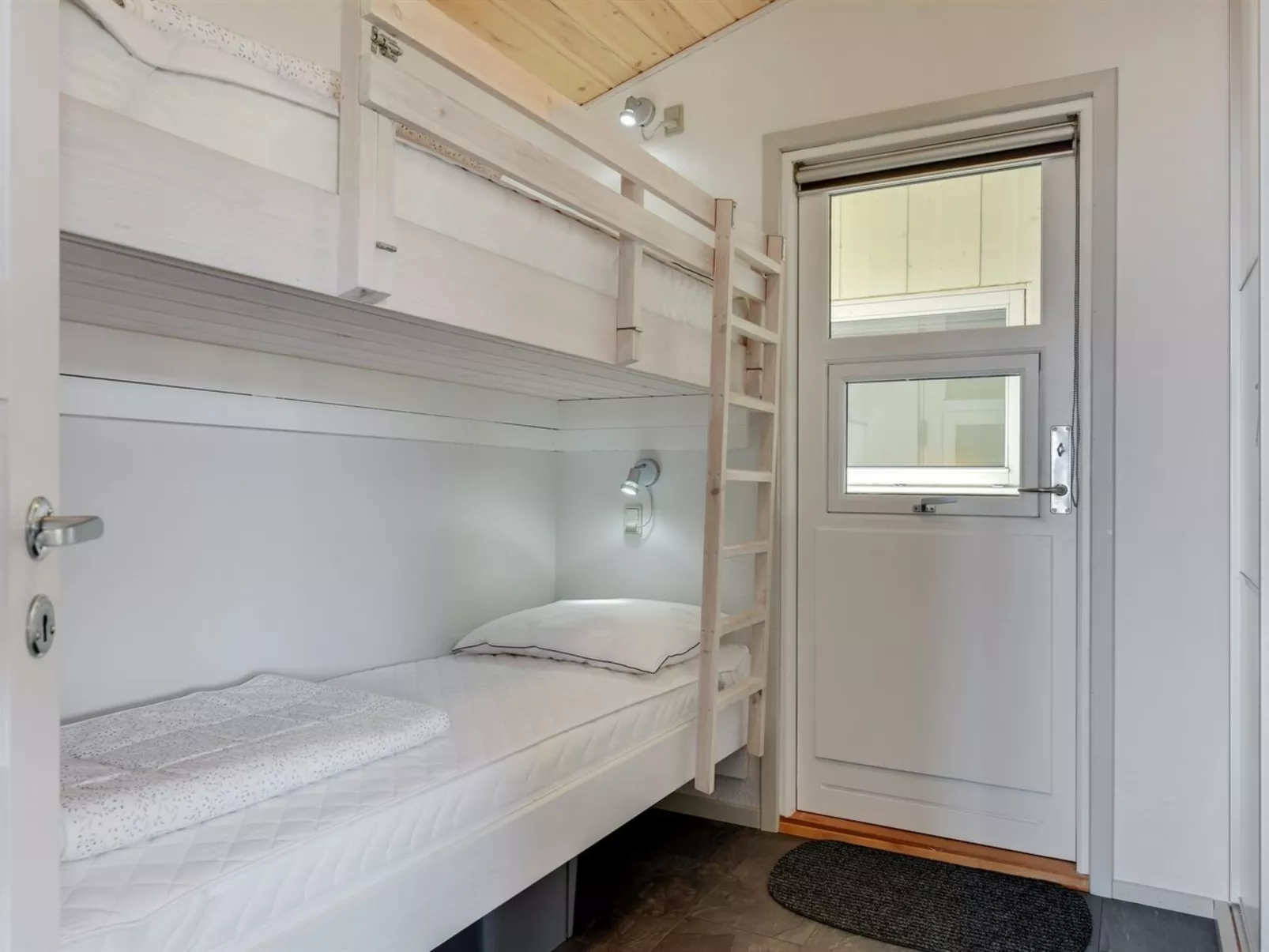 "Haraldina" - 350m to the fjord-Inside