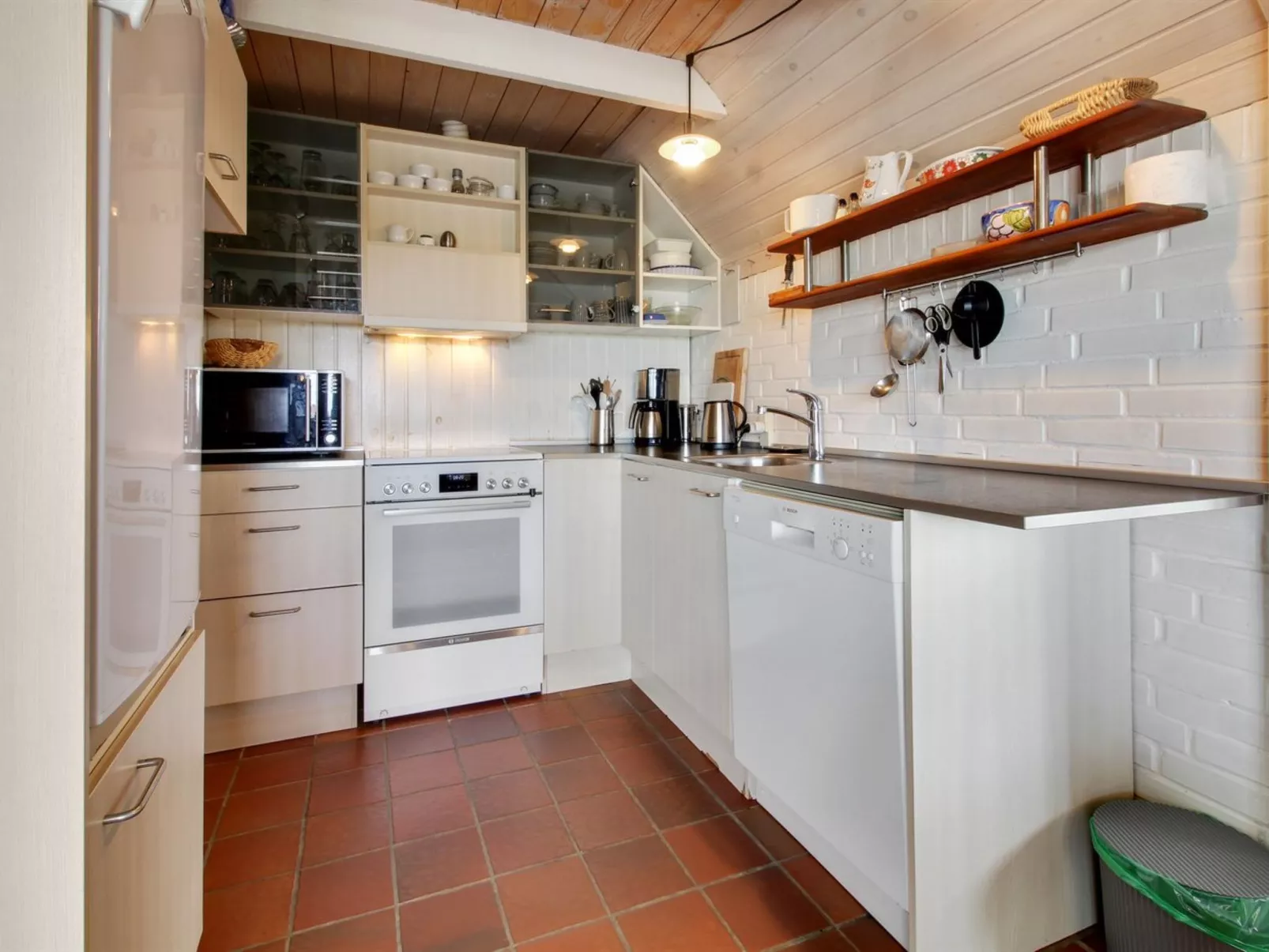 "Sys" - 500m from the sea-Inside