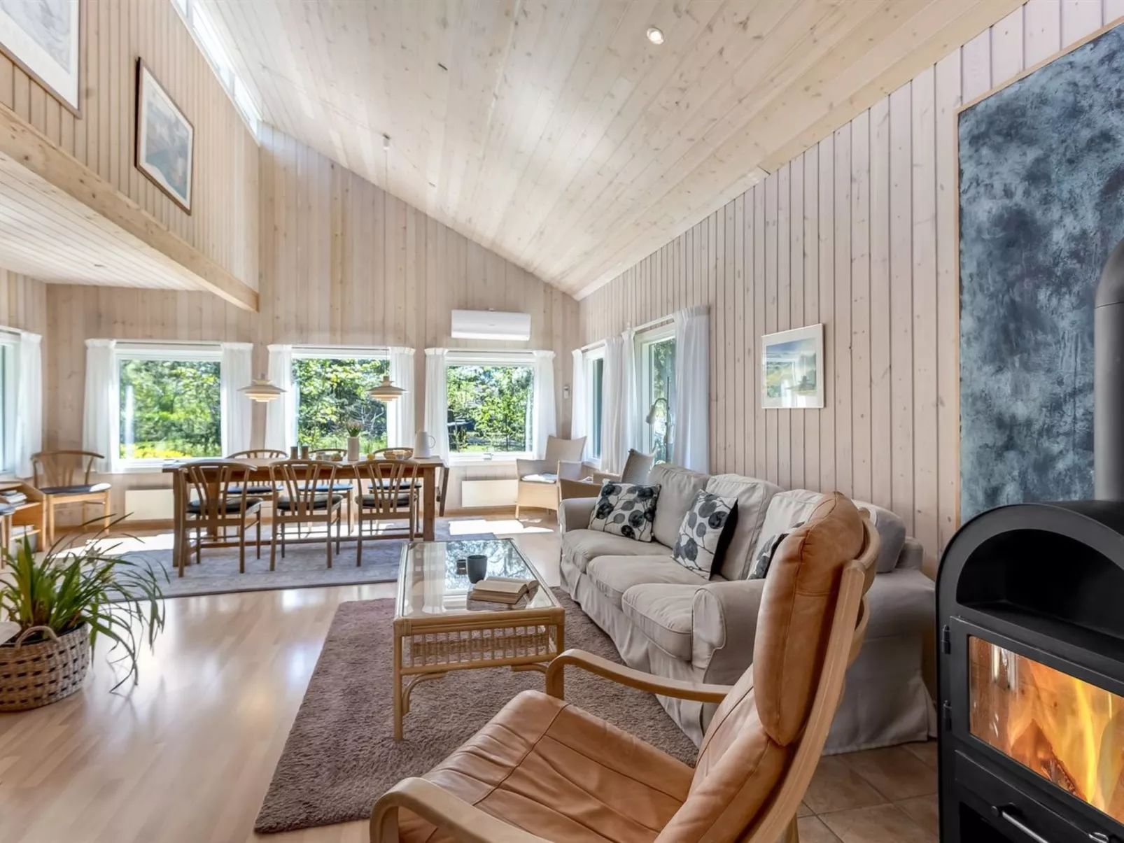 "Rustam" - 600m from the sea-Inside