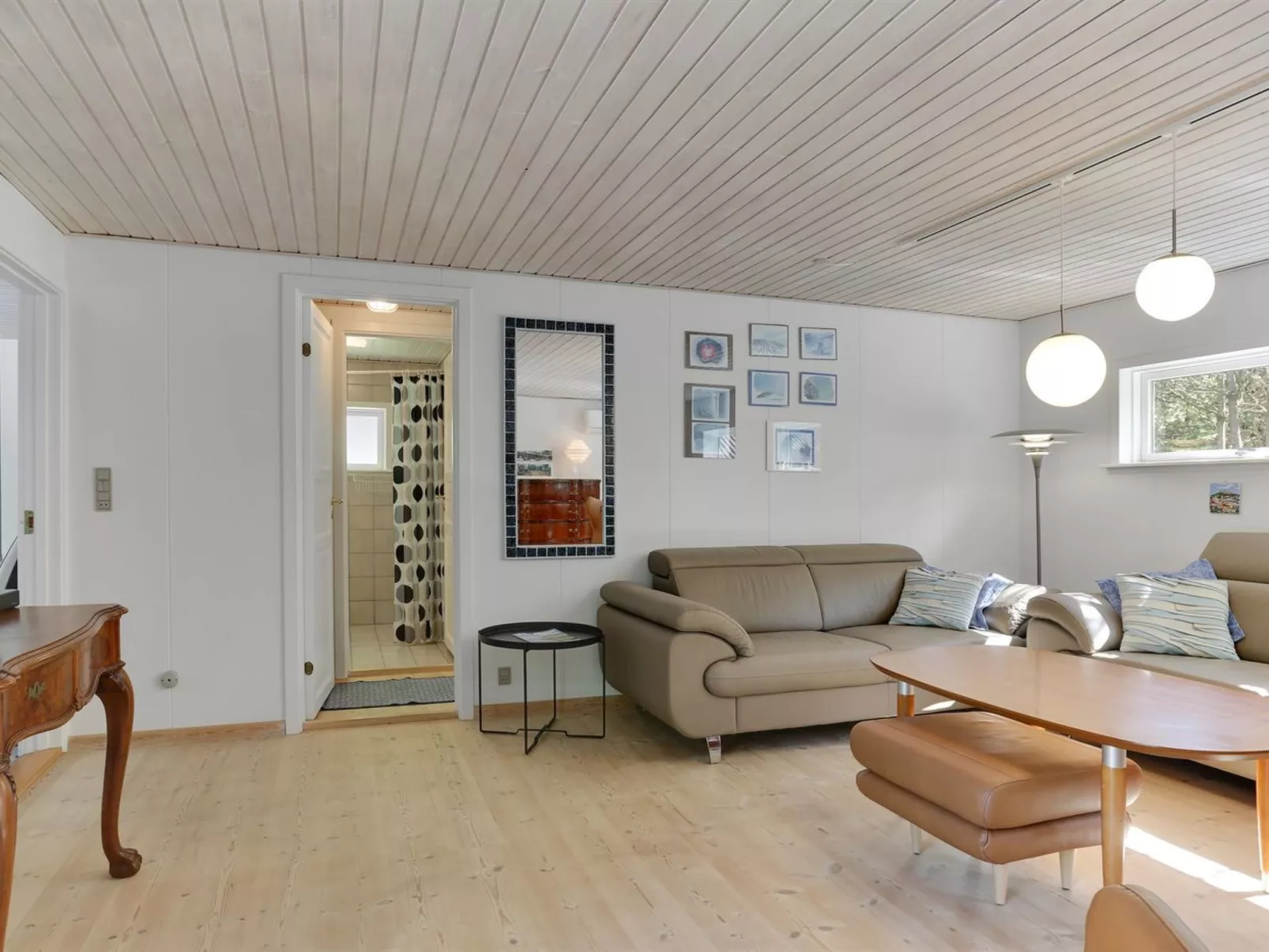 "Gorm" - 300m from the sea-Inside