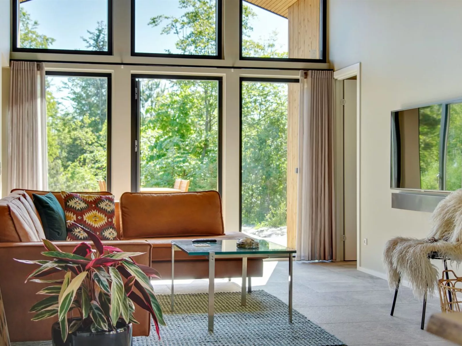 "Ileana" -  from the sea-Drinnen