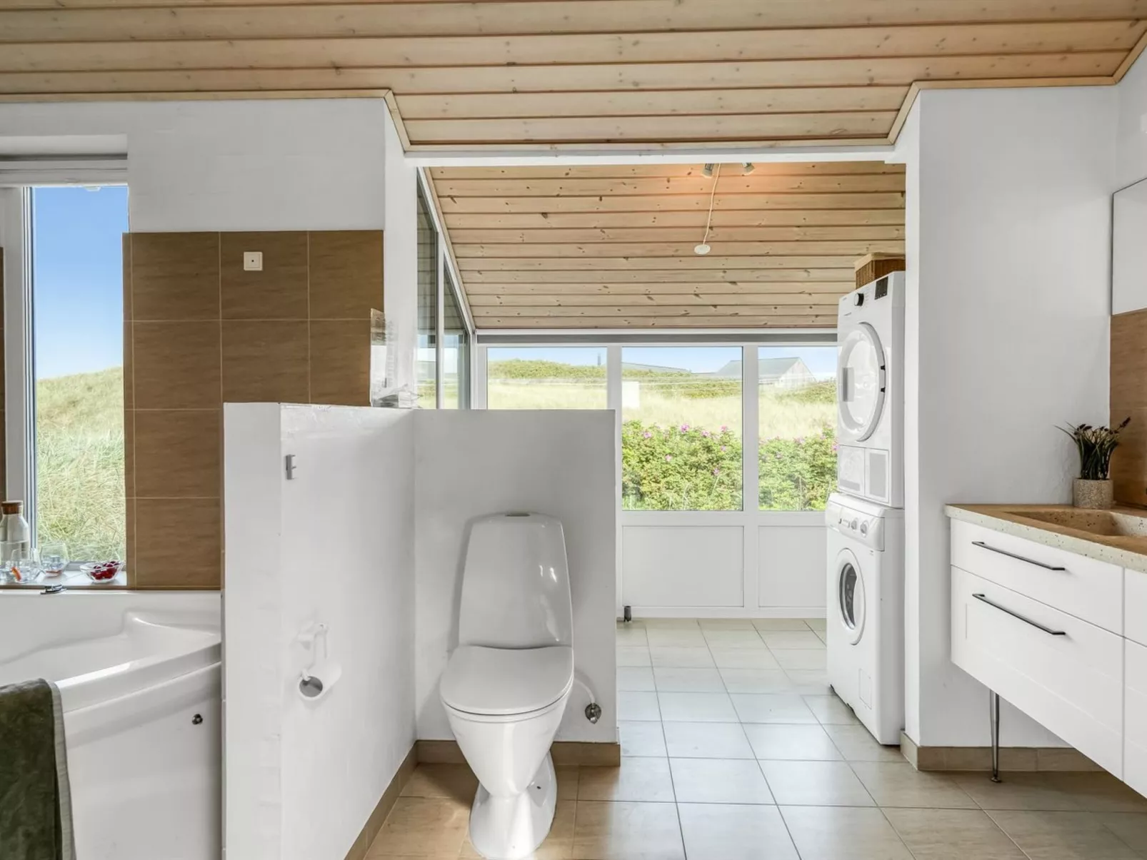 "Broder" - 150m from the sea-Dedans