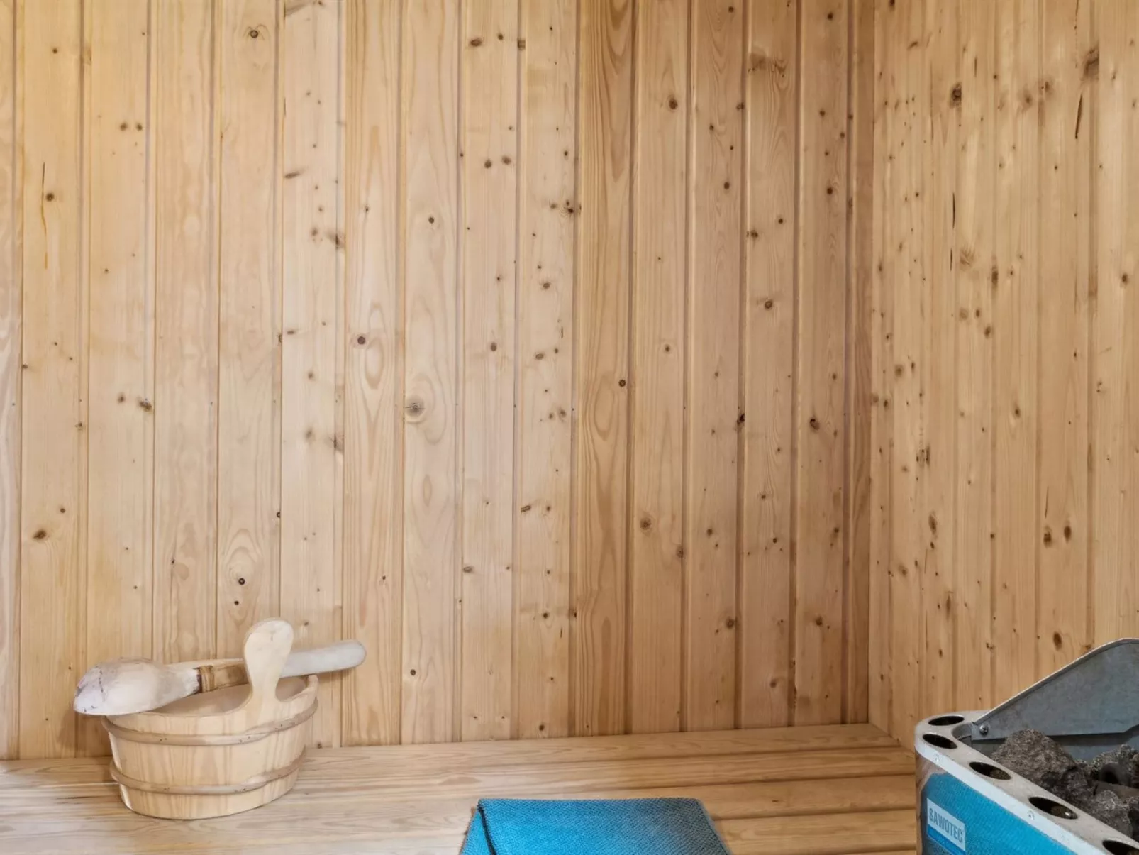 "Batsha" - 350m from the sea-Drinnen