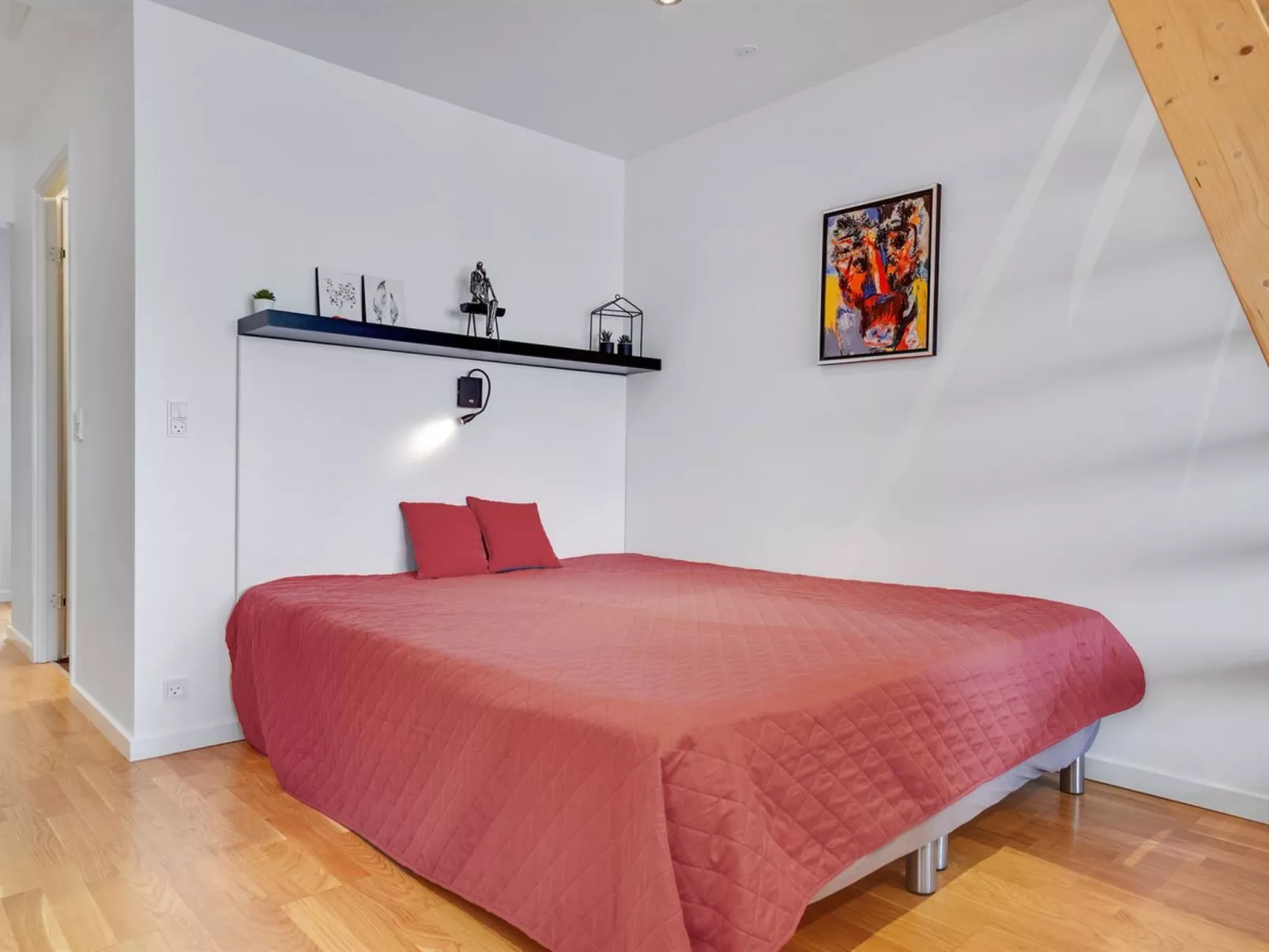 "Elvin" - 20m from the sea-Inside