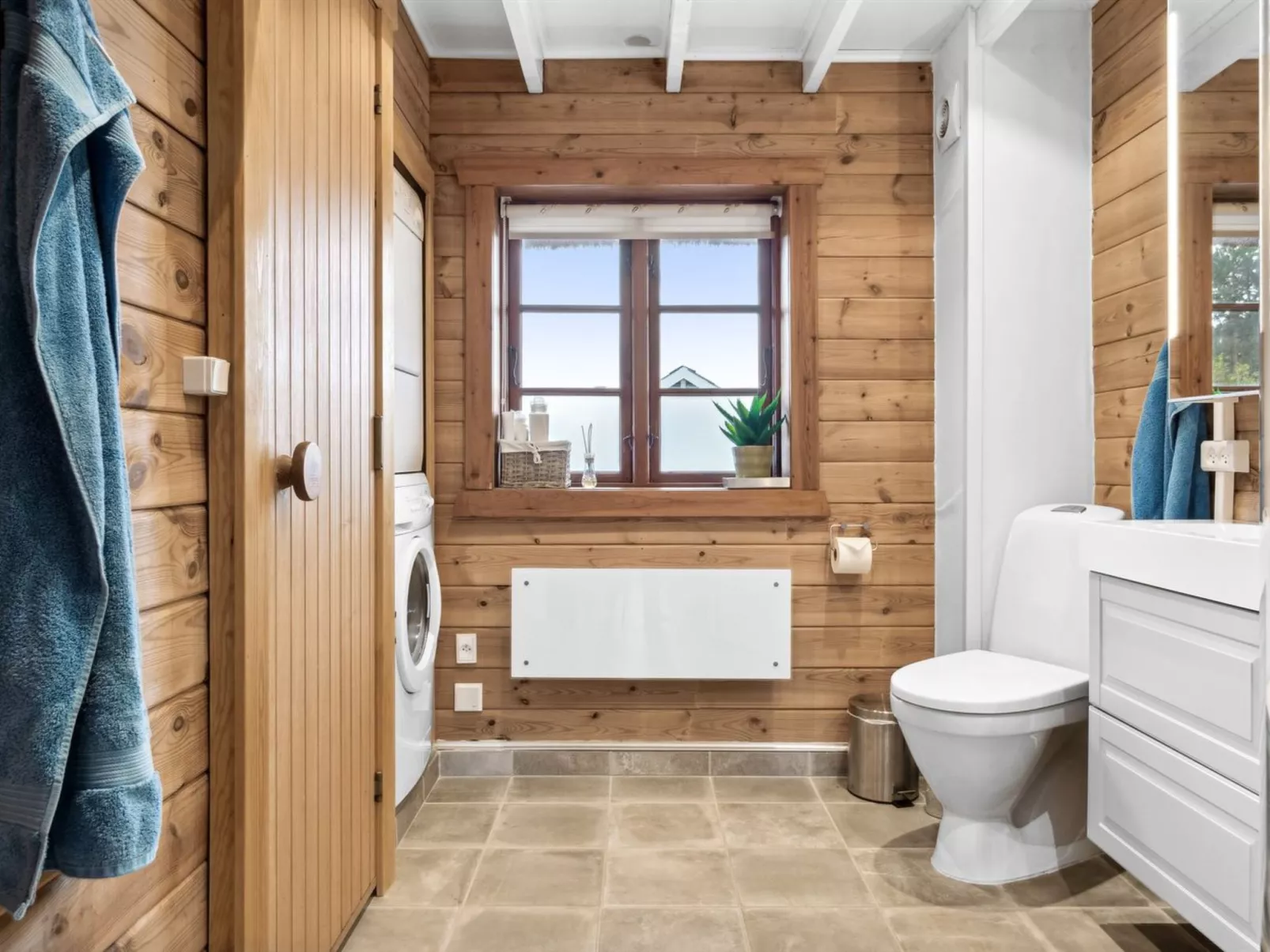 "Ginnie" - 300m from the sea-Inside