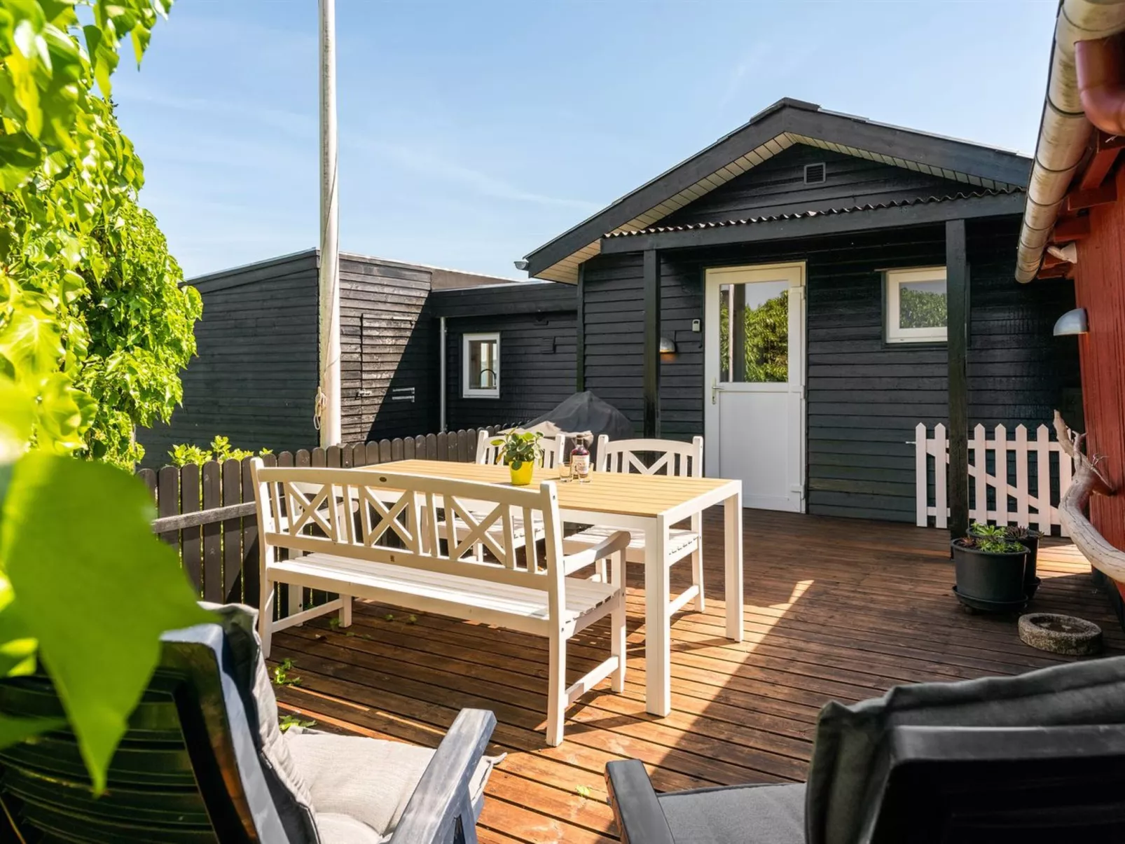 "Axeln" - 300m to the fjord-Outside