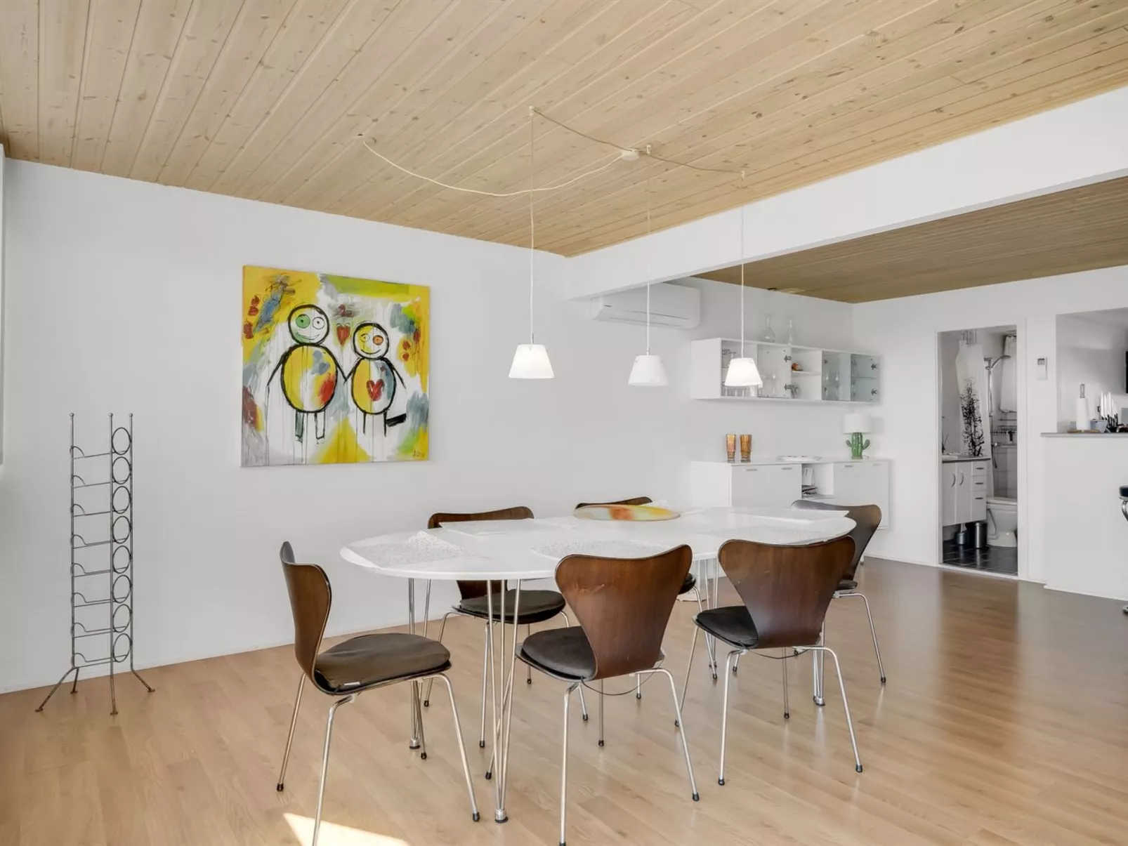 "Dunja" - 200m to the fjord-Drinnen