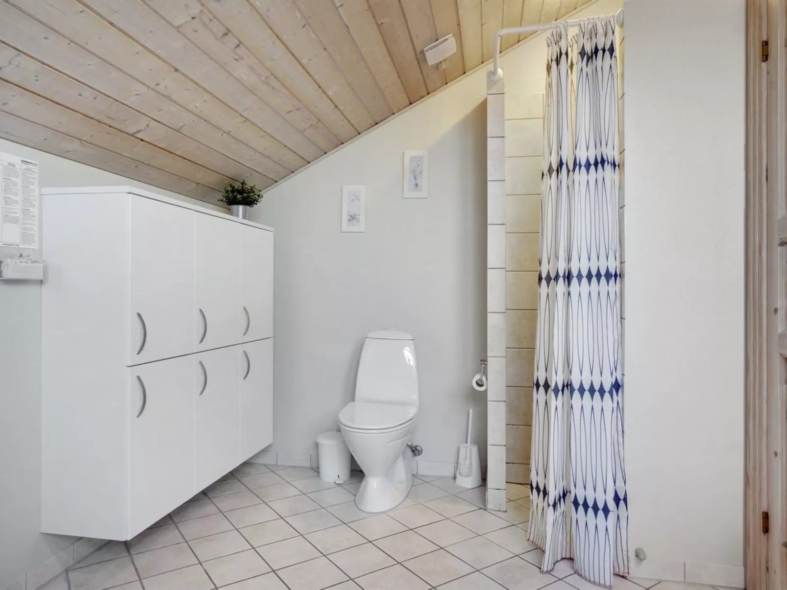 "Thurir" - 4km from the sea-Inside