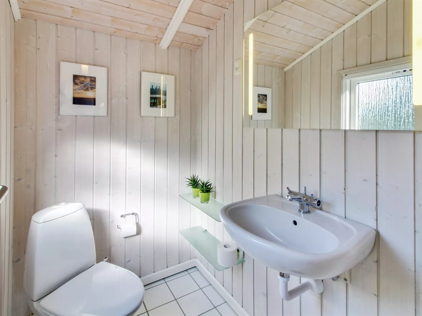 "Abiorn" - 2.5km from the sea-Inside