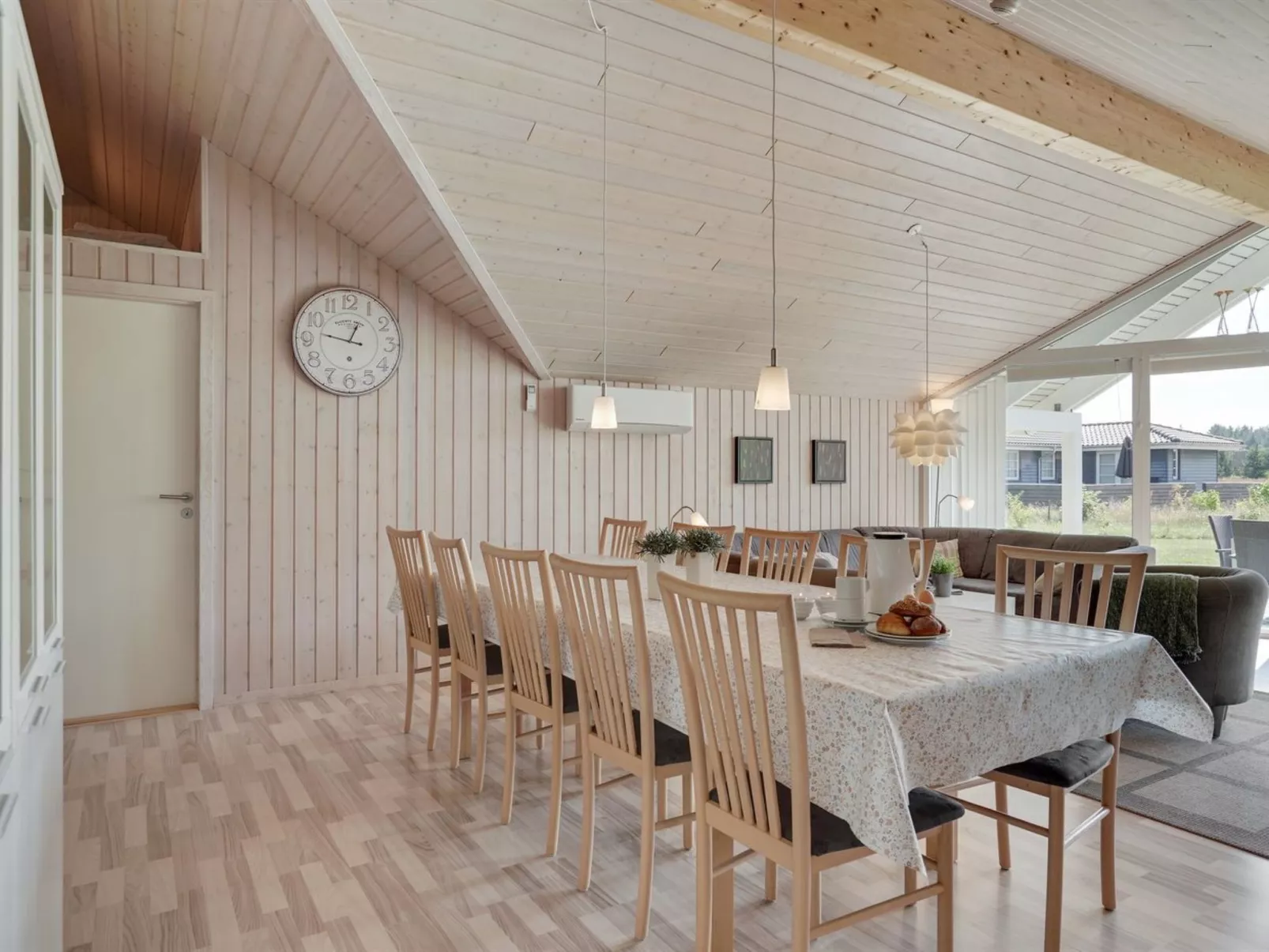 "Richard" - 4km from the sea-Dedans