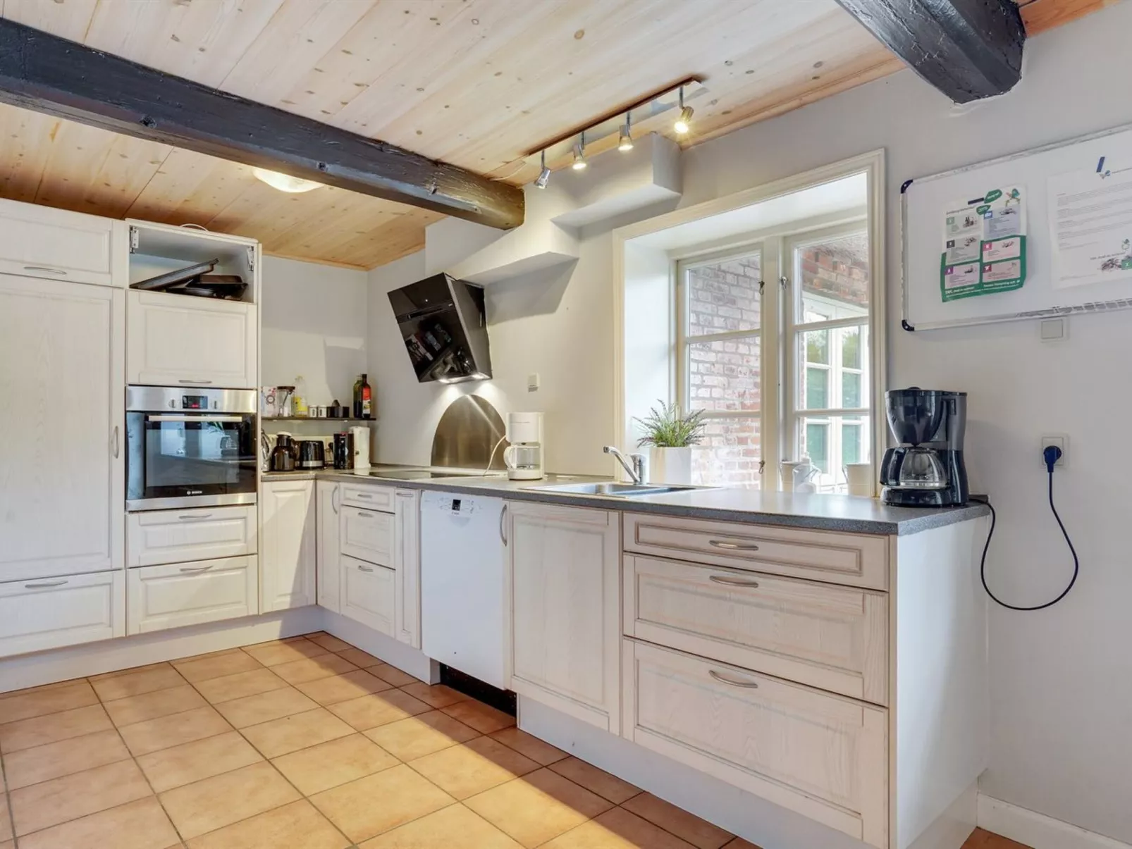 "Knut" - 10km from the sea-Inside